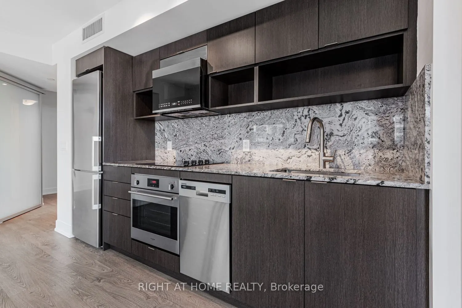 9 Mabelle Avenue, #318