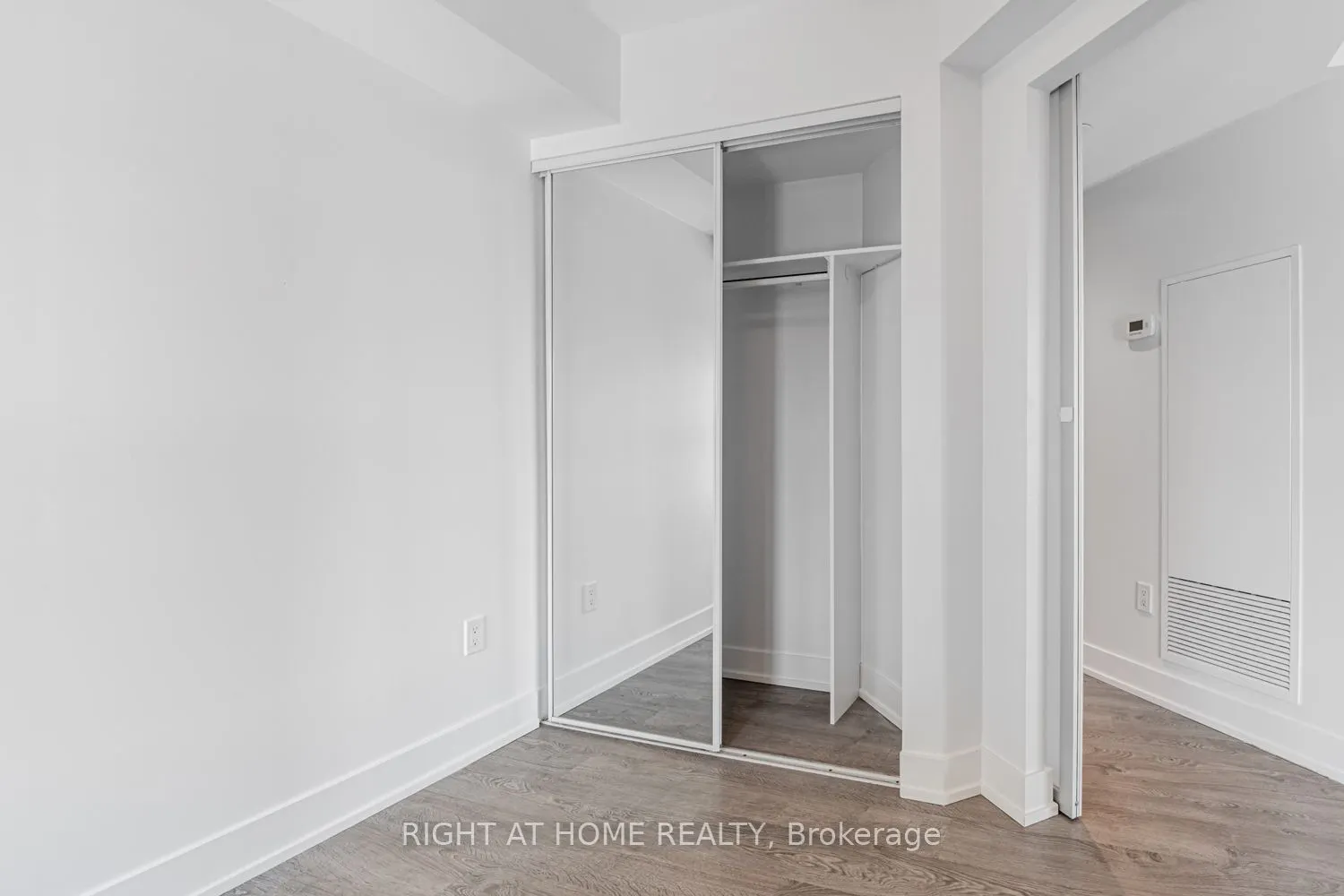 9 Mabelle Avenue, #318