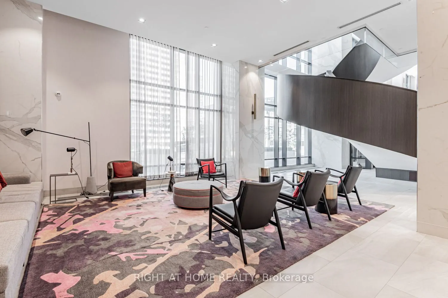 9 Mabelle Avenue, #318