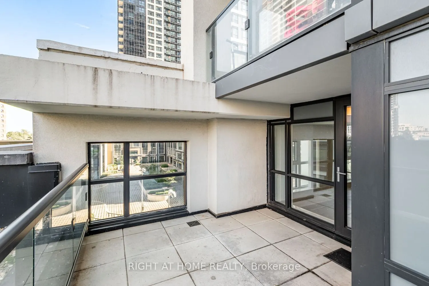 9 Mabelle Avenue, #318