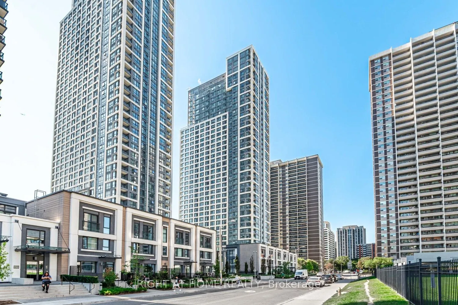 9 Mabelle Avenue, #318