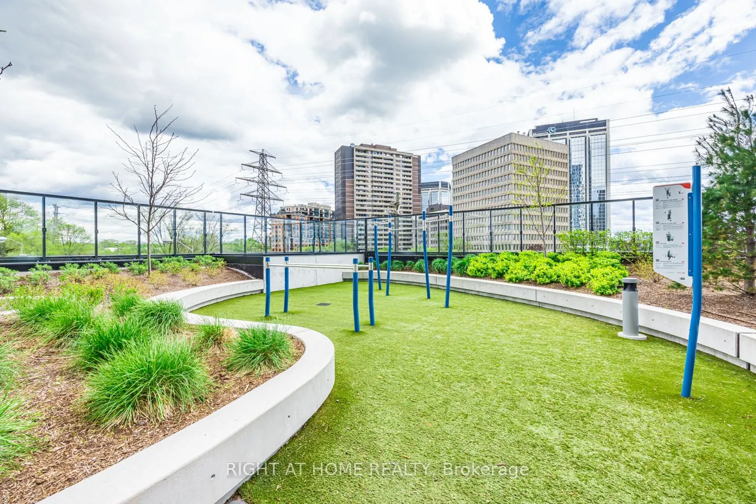 9 Mabelle Avenue, #318