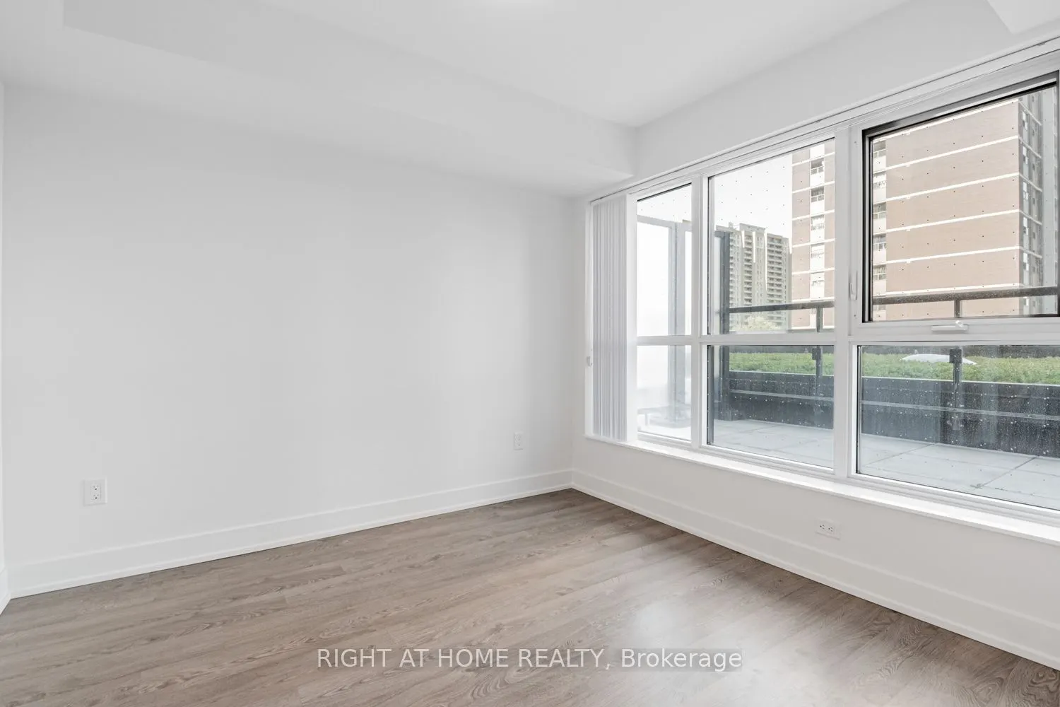 9 Mabelle Avenue, #318