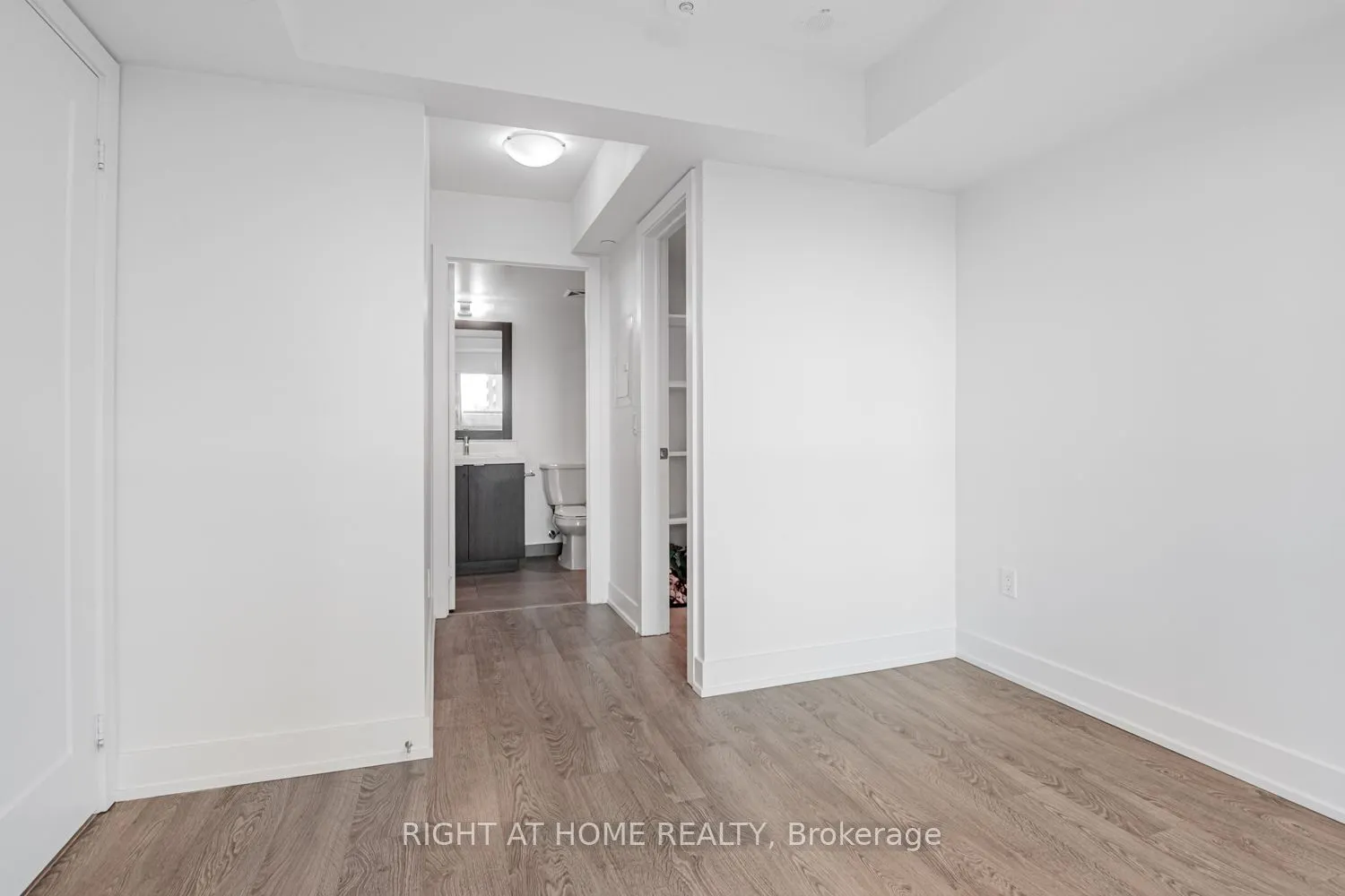 9 Mabelle Avenue, #318