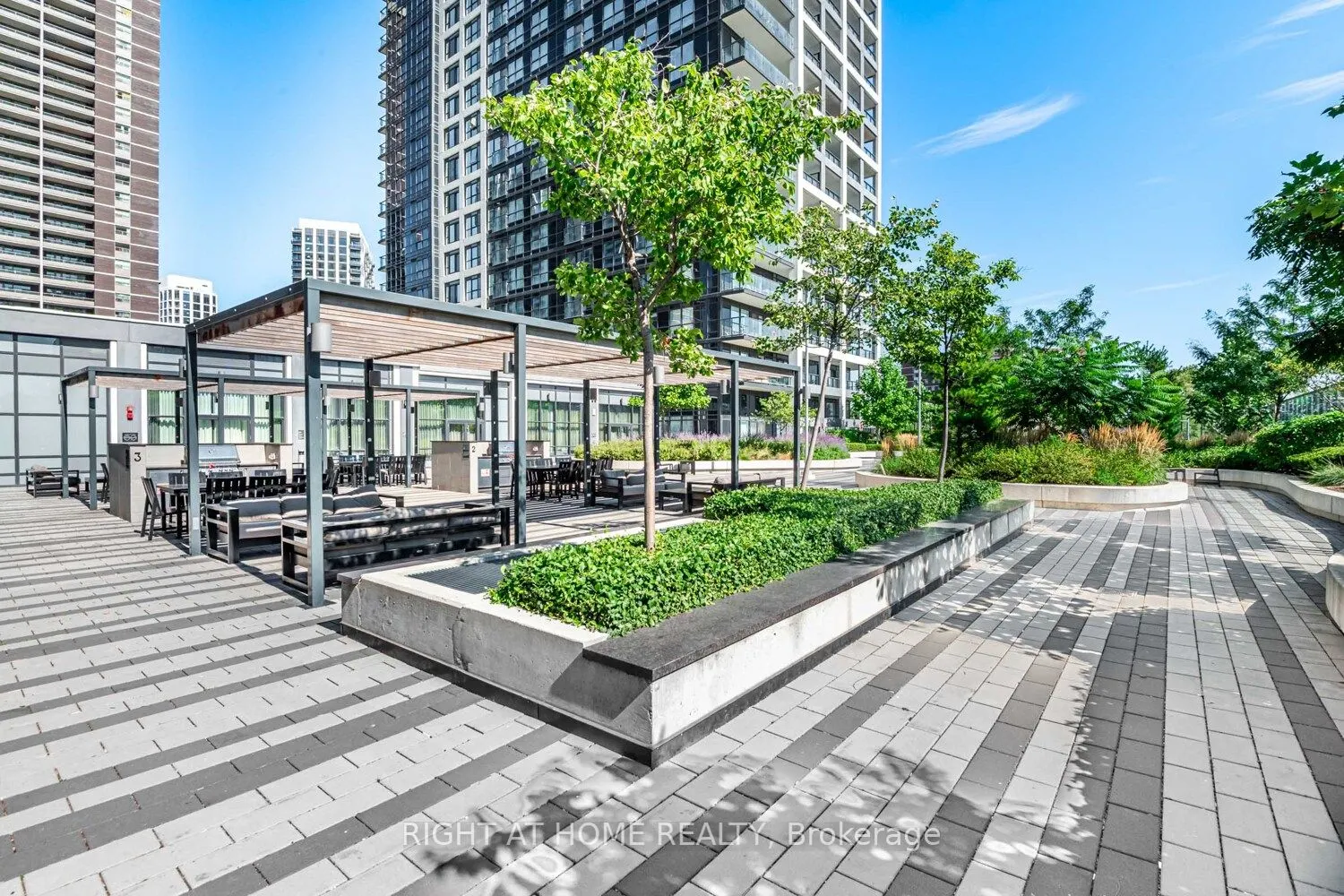 9 Mabelle Avenue, #318