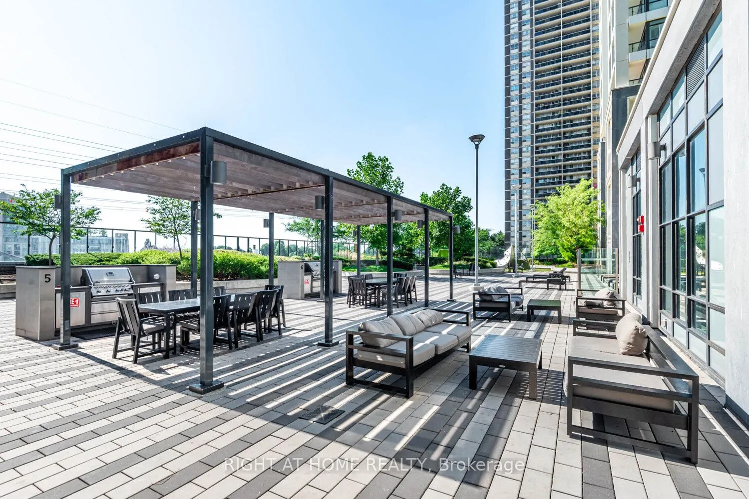 9 Mabelle Avenue, #318