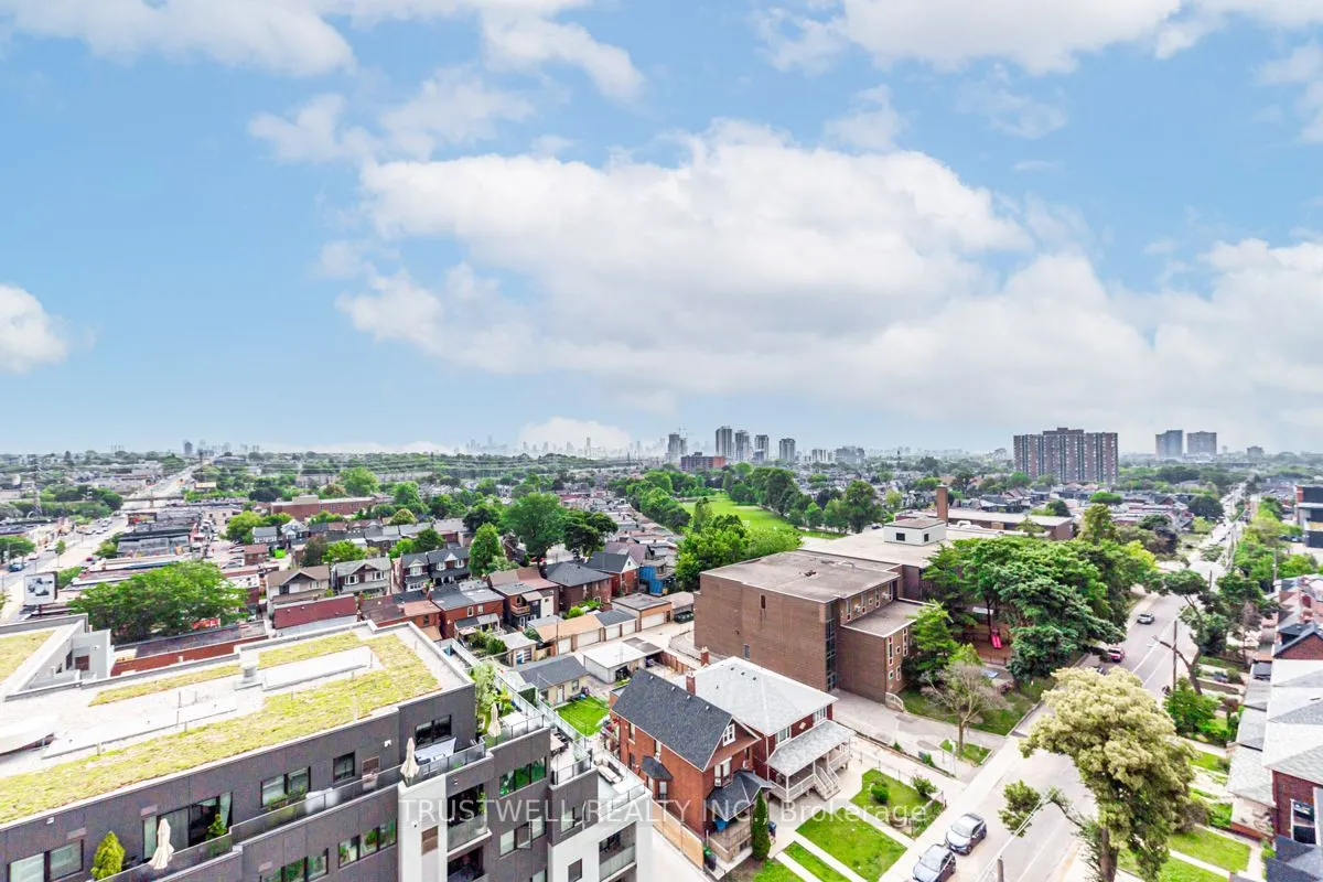 1787 St Clair Avenue W, #1107