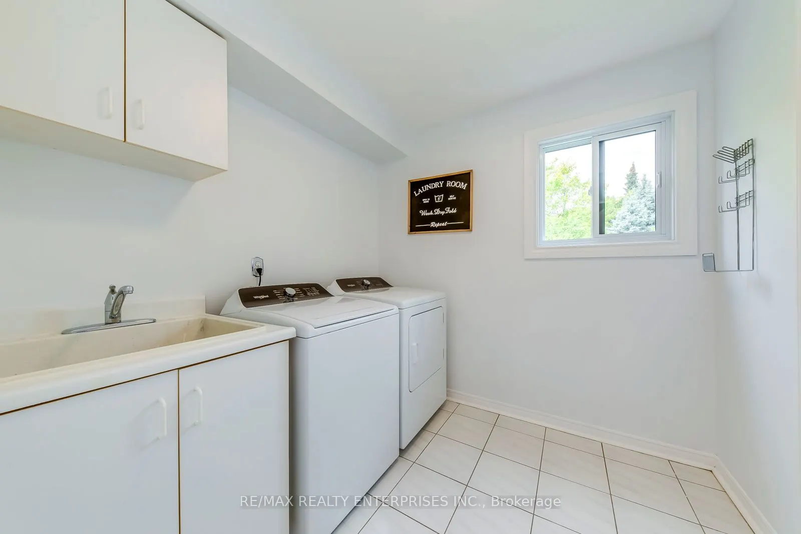 2394 Wynten Way