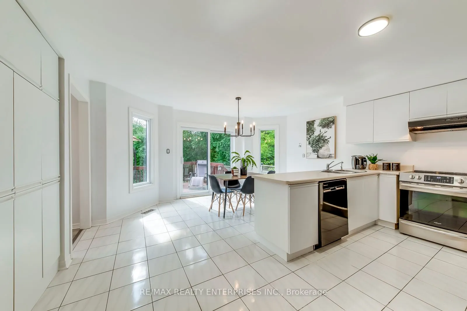 2394 Wynten Way