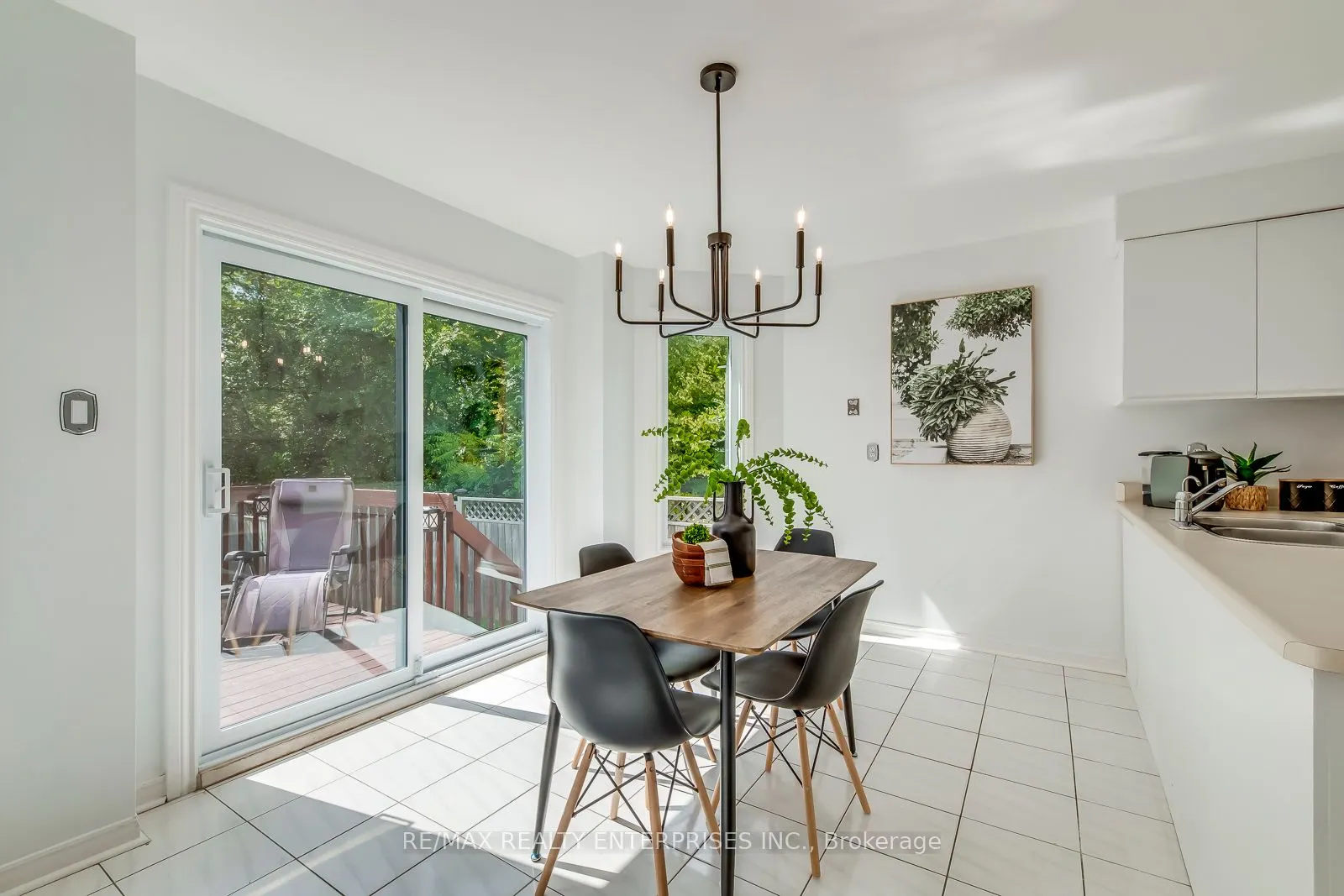 2394 Wynten Way