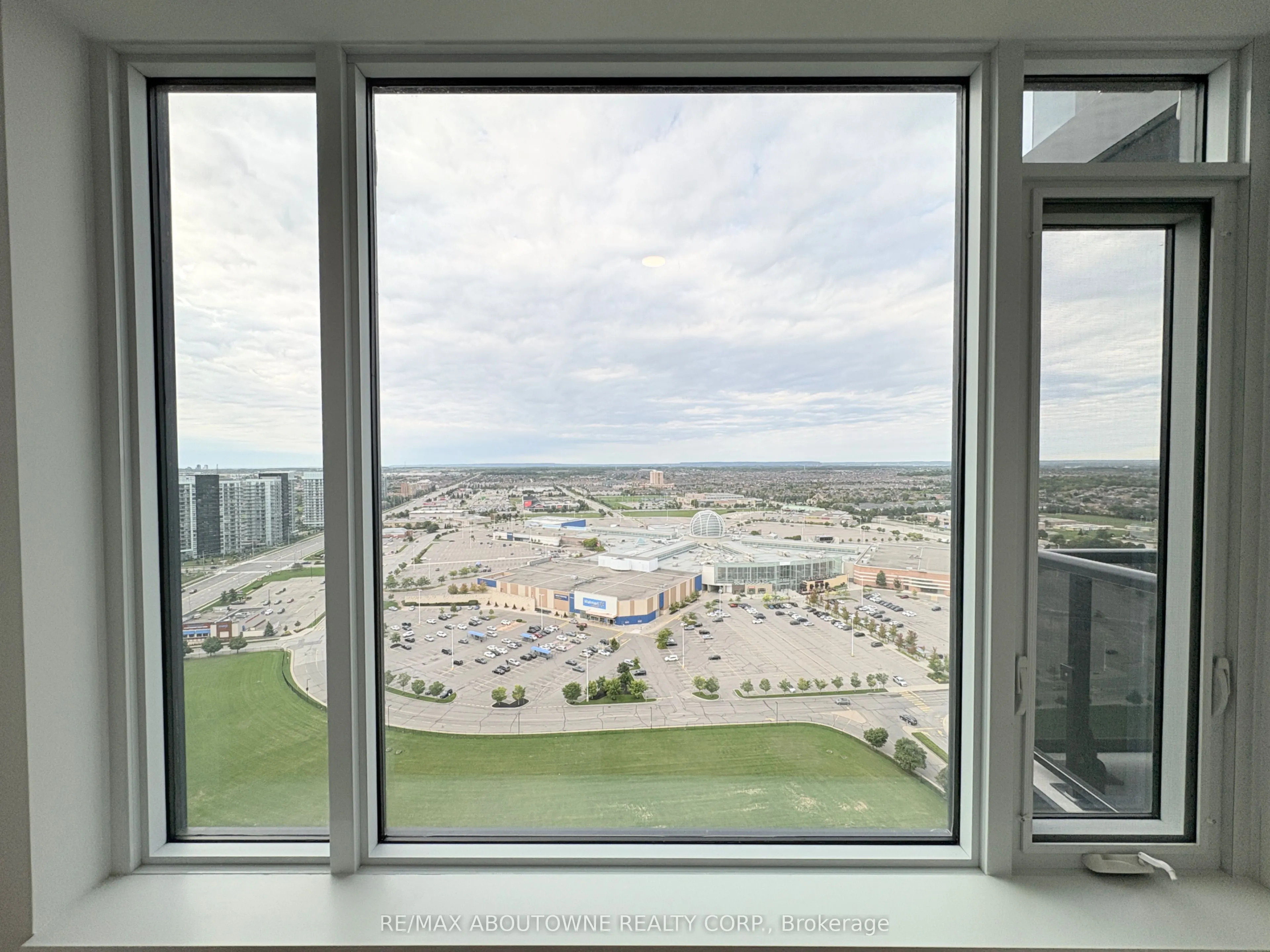 2495 Eglinton Avenue W, #2605