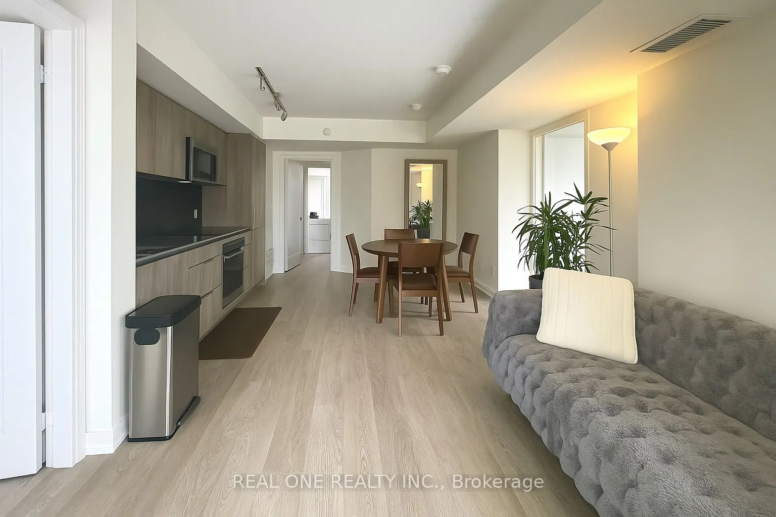 5 Mabelle Avenue, #733