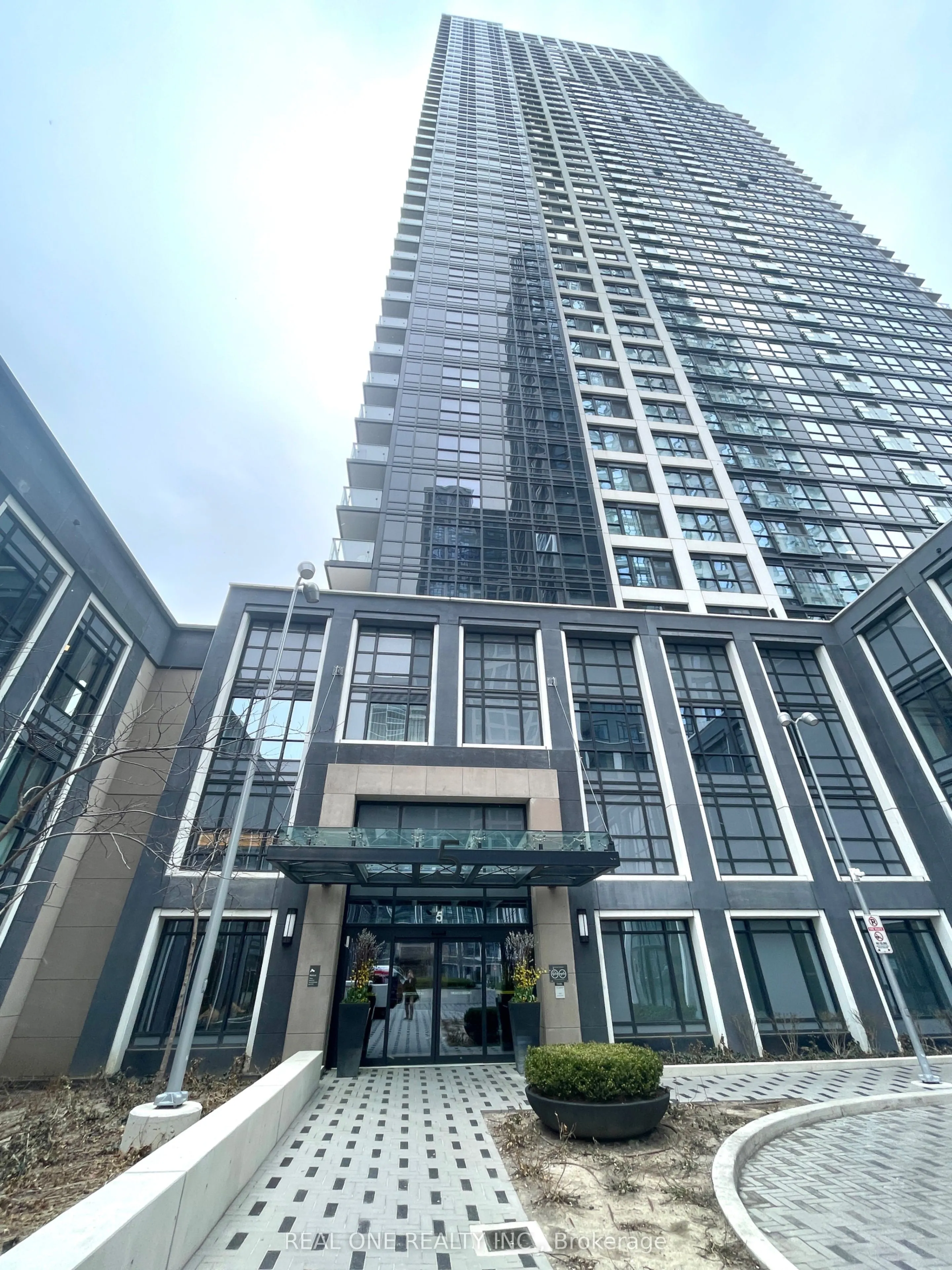 5 Mabelle Avenue, #733