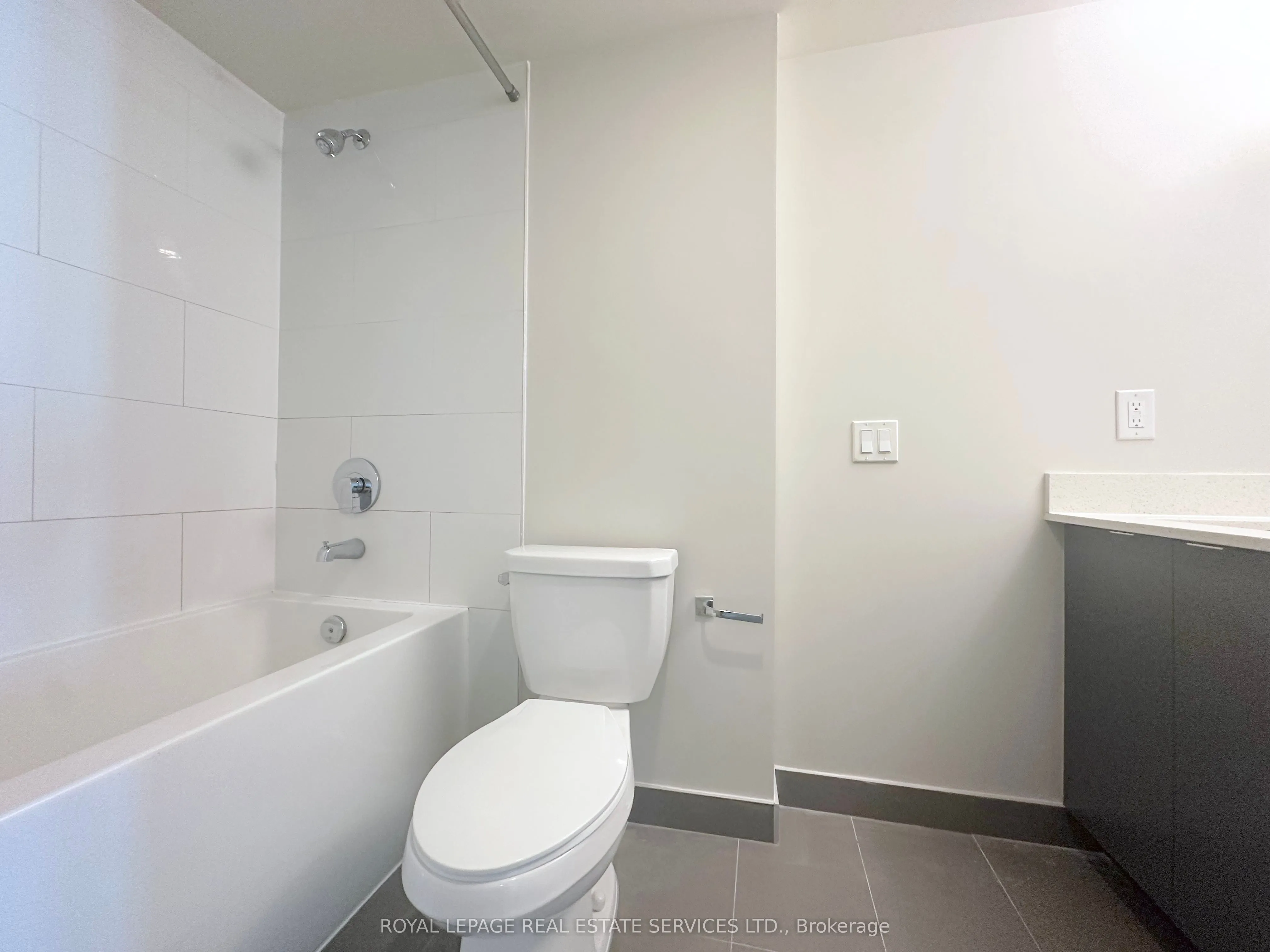 3385 Dundas Street W, #313