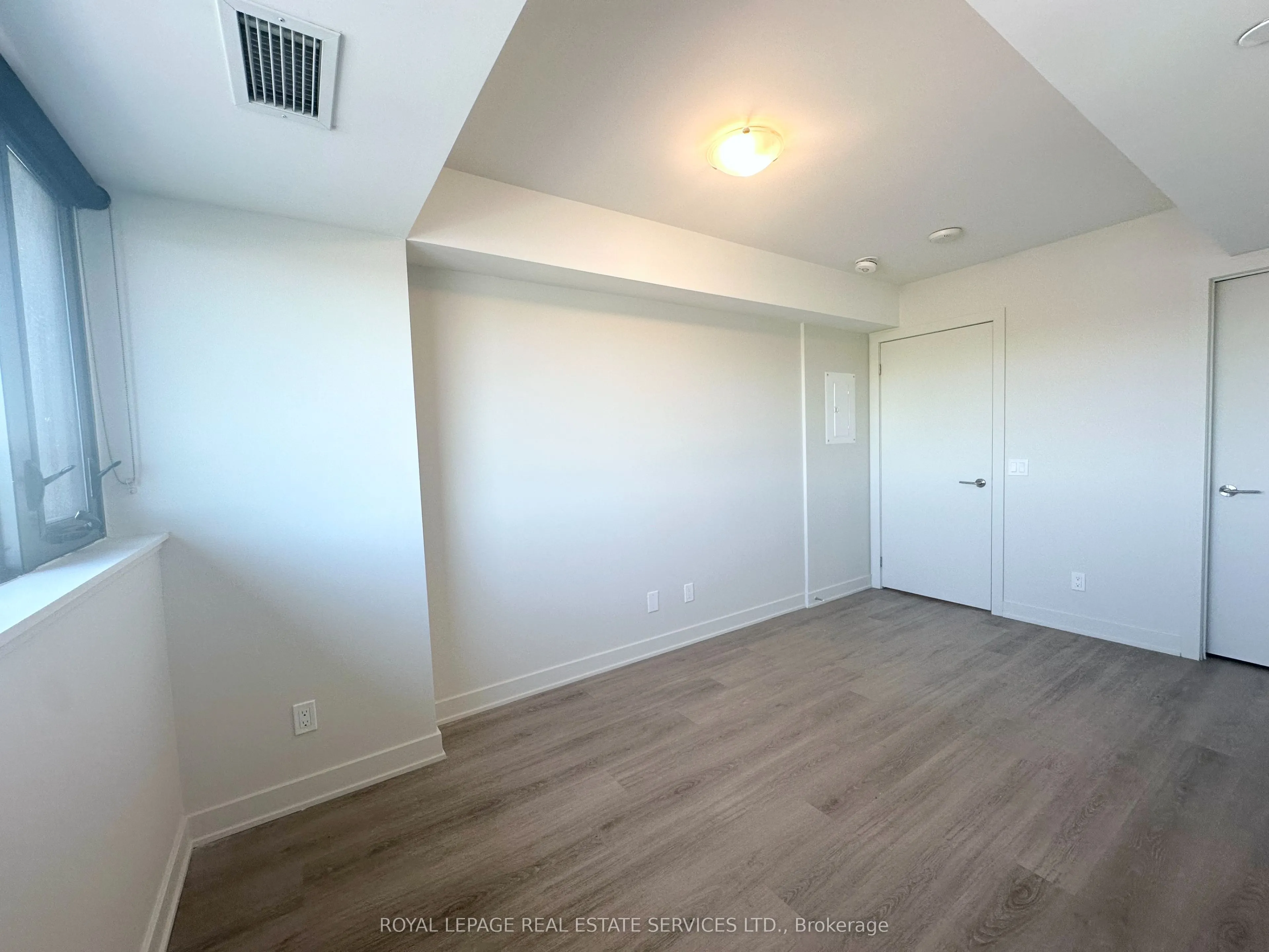3385 Dundas Street W, #313