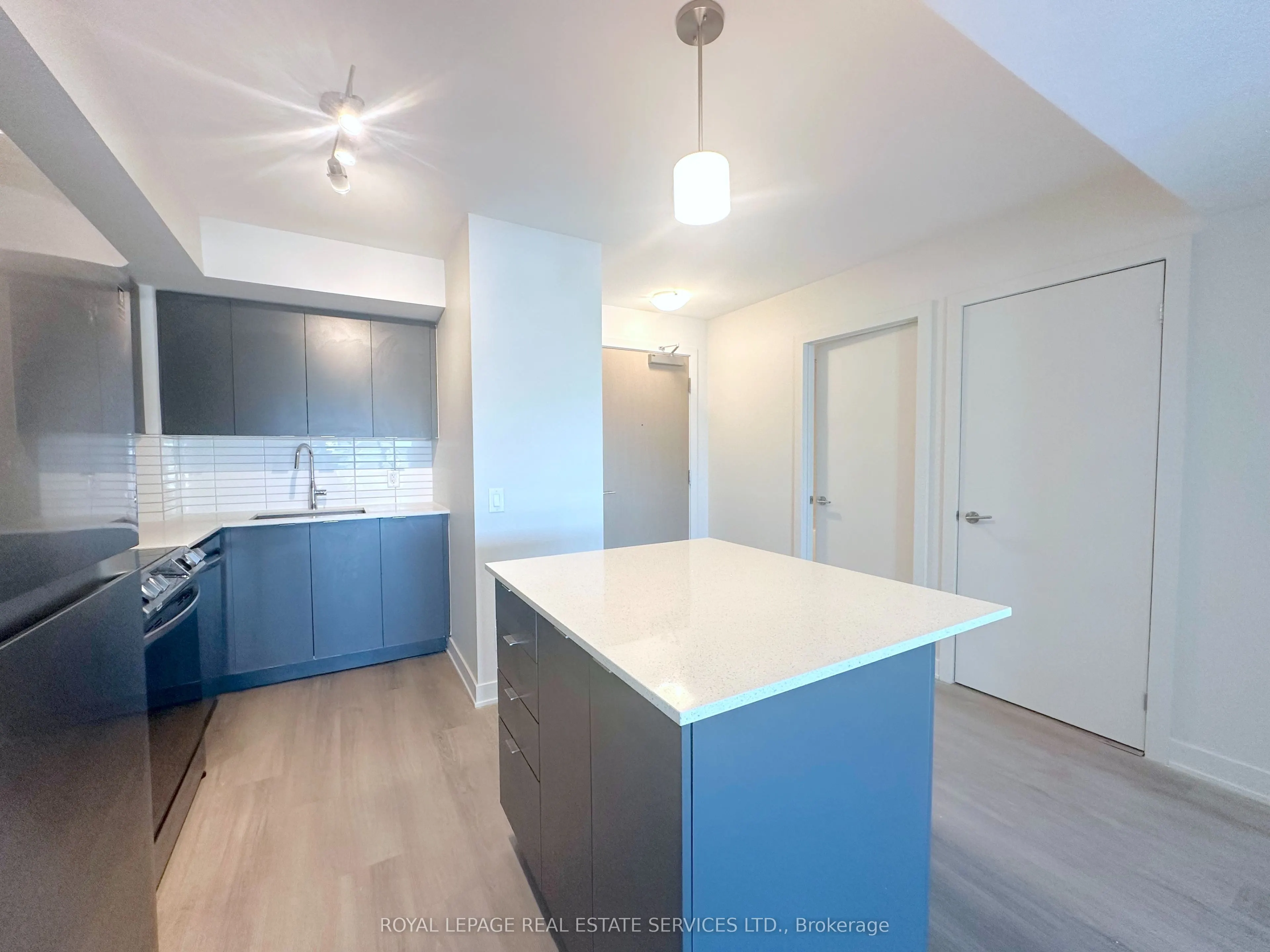 3385 Dundas Street W, #313