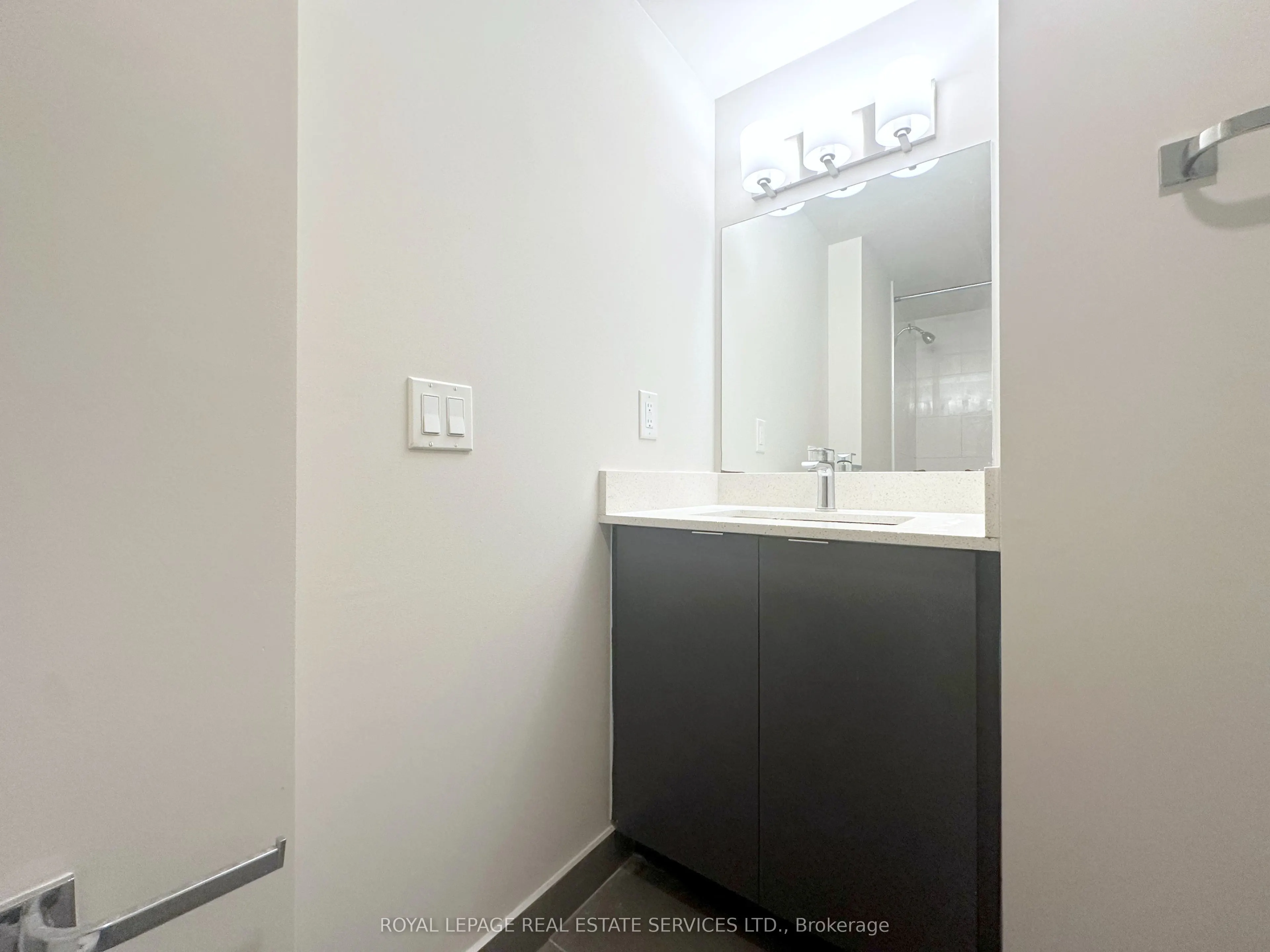 3385 Dundas Street W, #313
