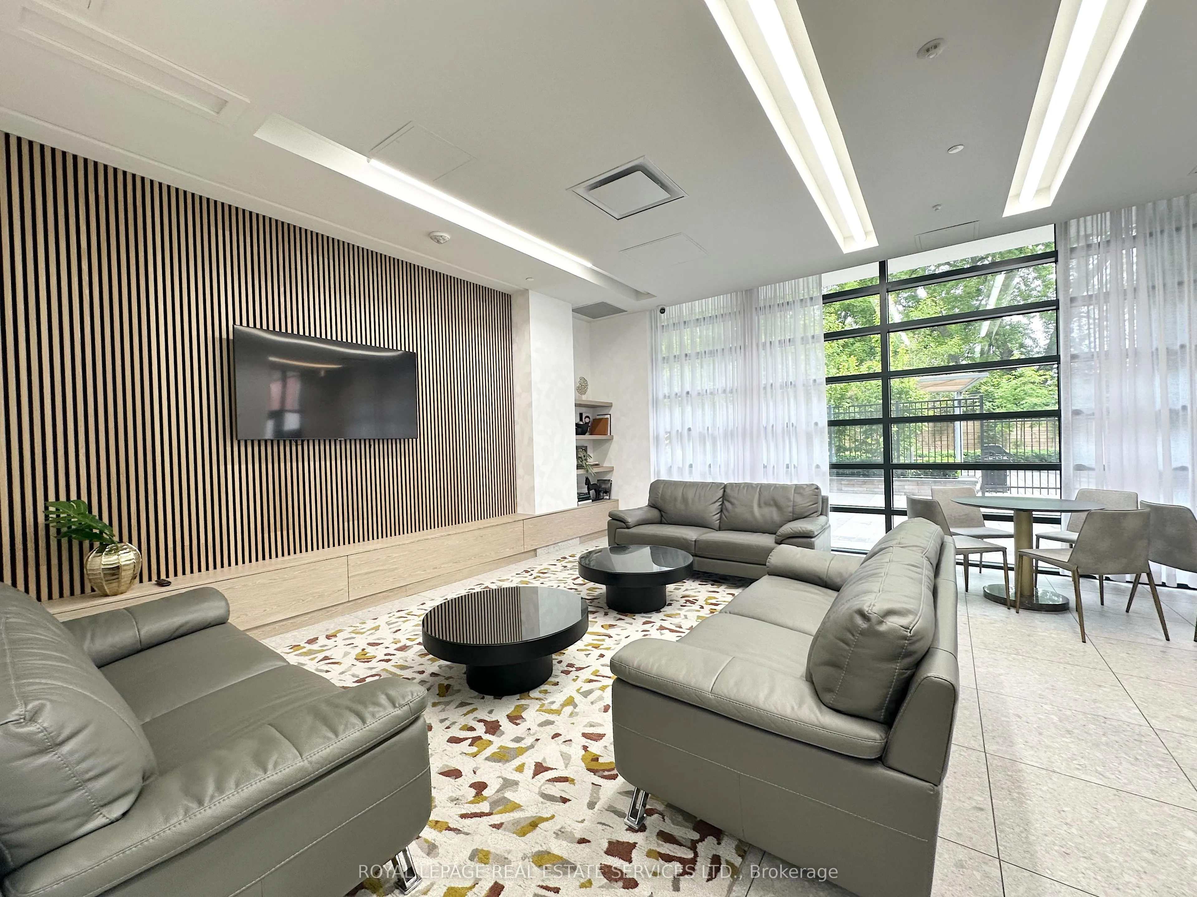 3385 Dundas Street W, #313