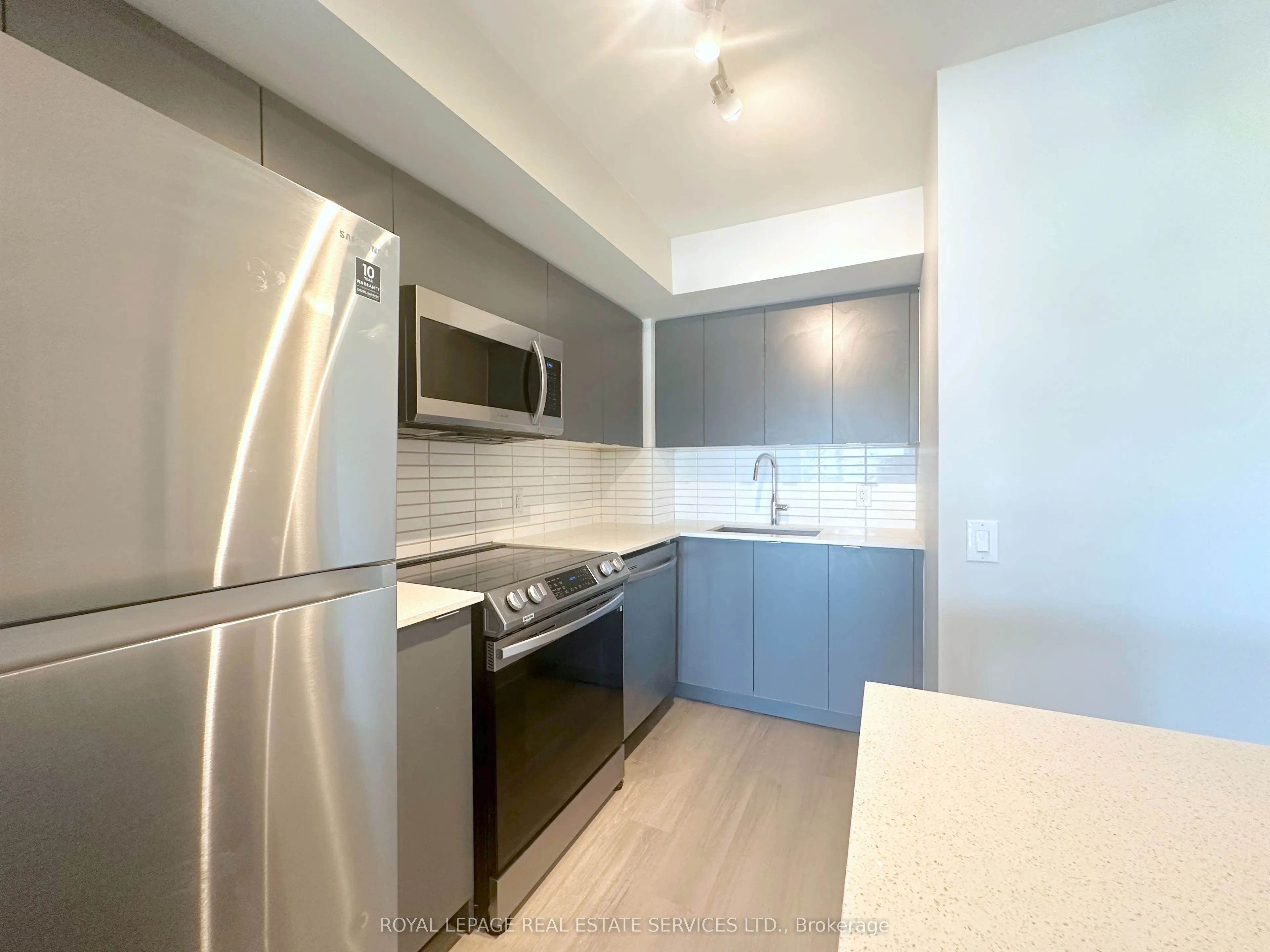 3385 Dundas Street W, #313