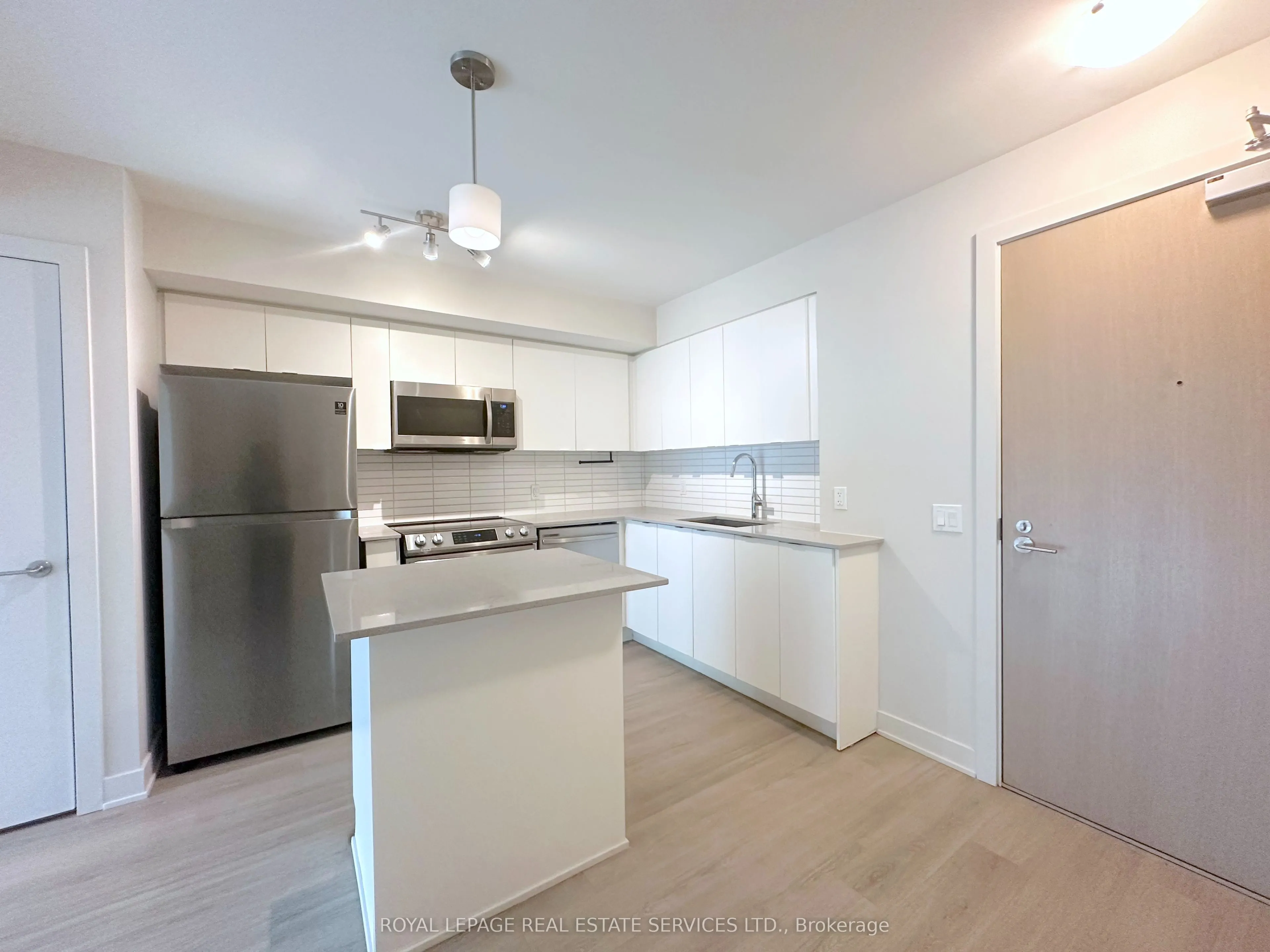 3385 Dundas Street W, #403