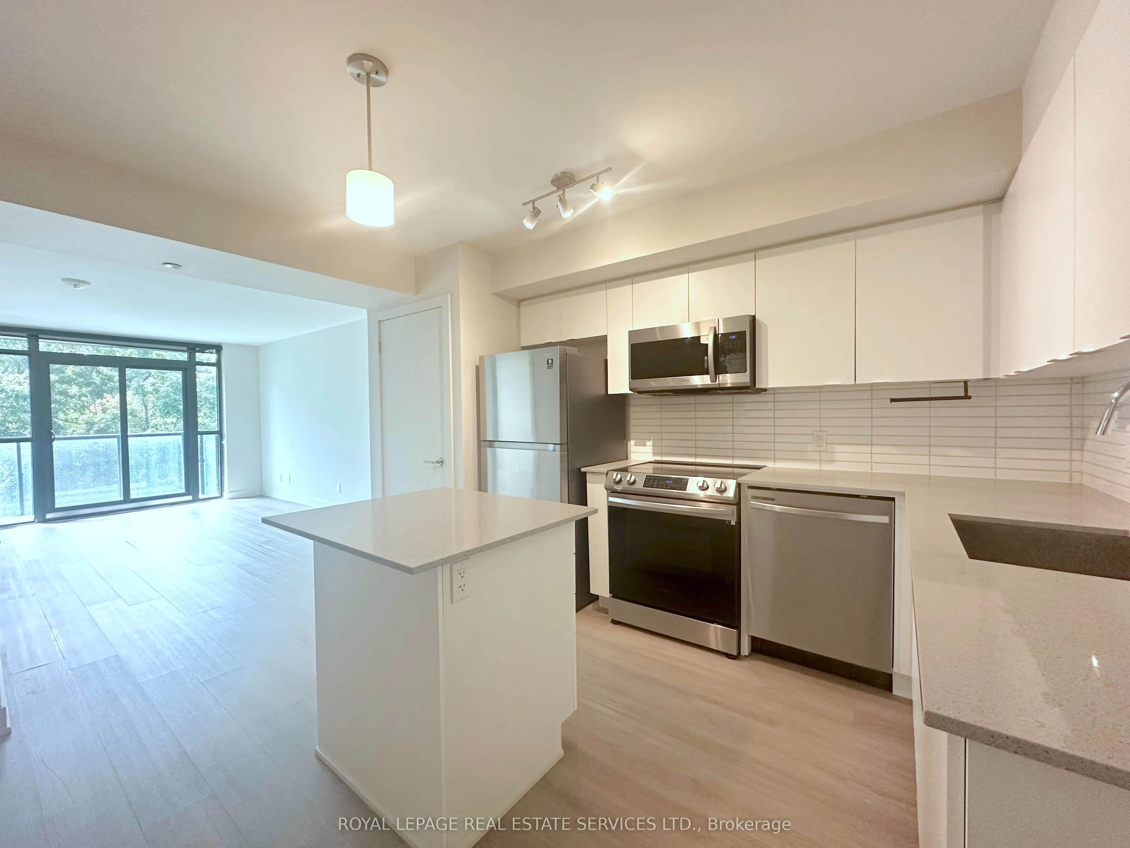3385 Dundas Street W, #403