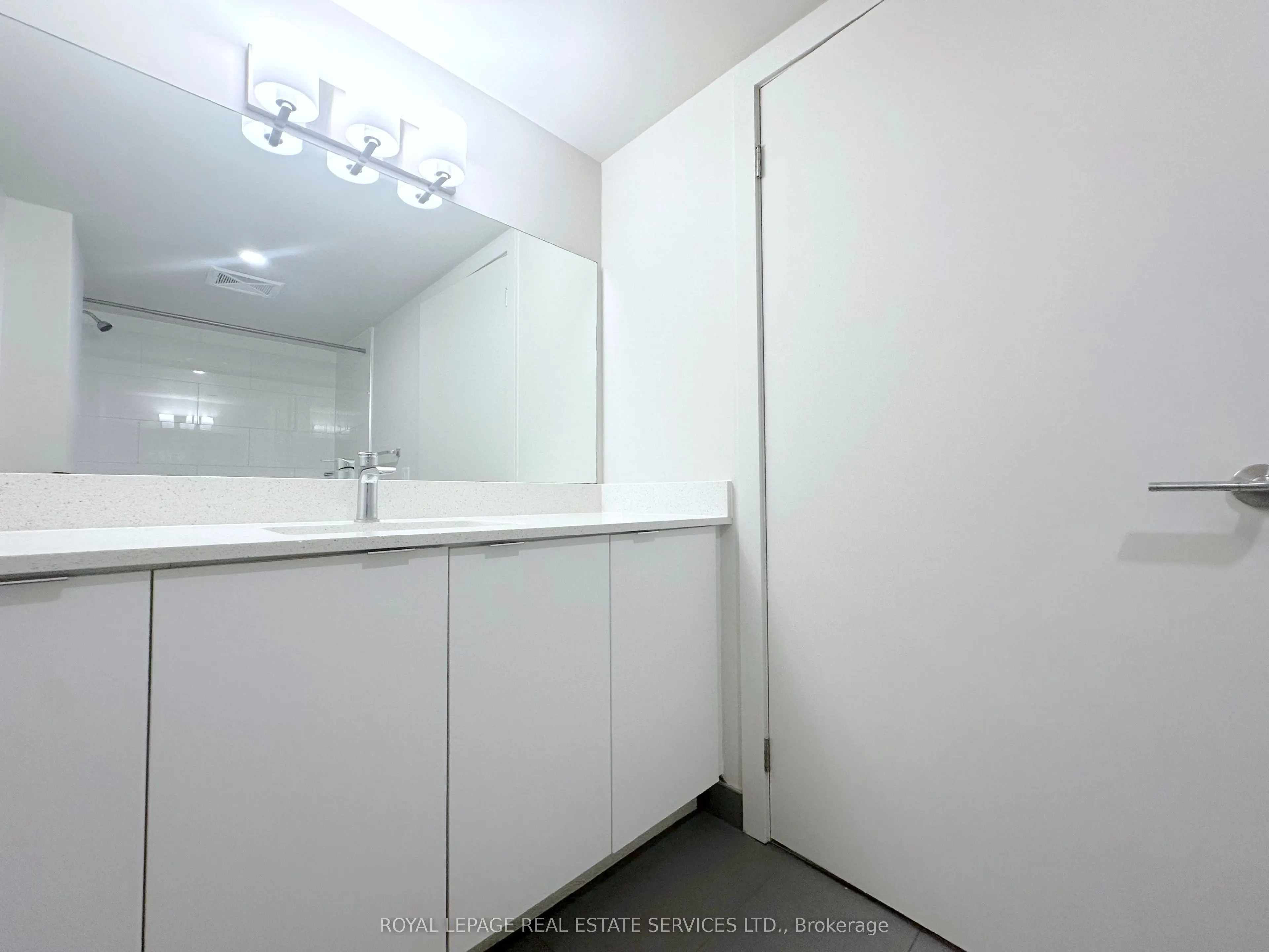 3385 Dundas Street W, #403