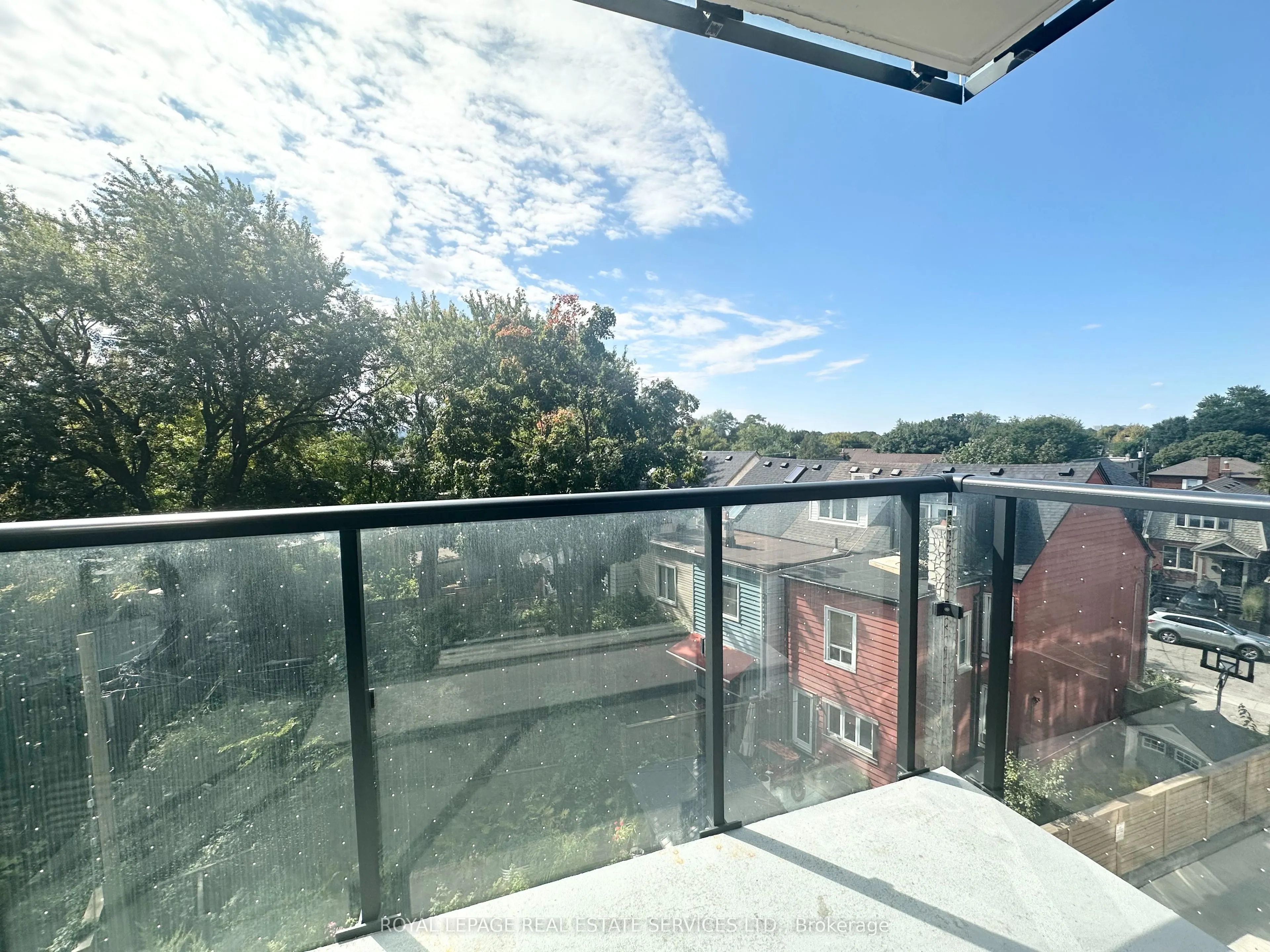 3385 Dundas Street W, #403