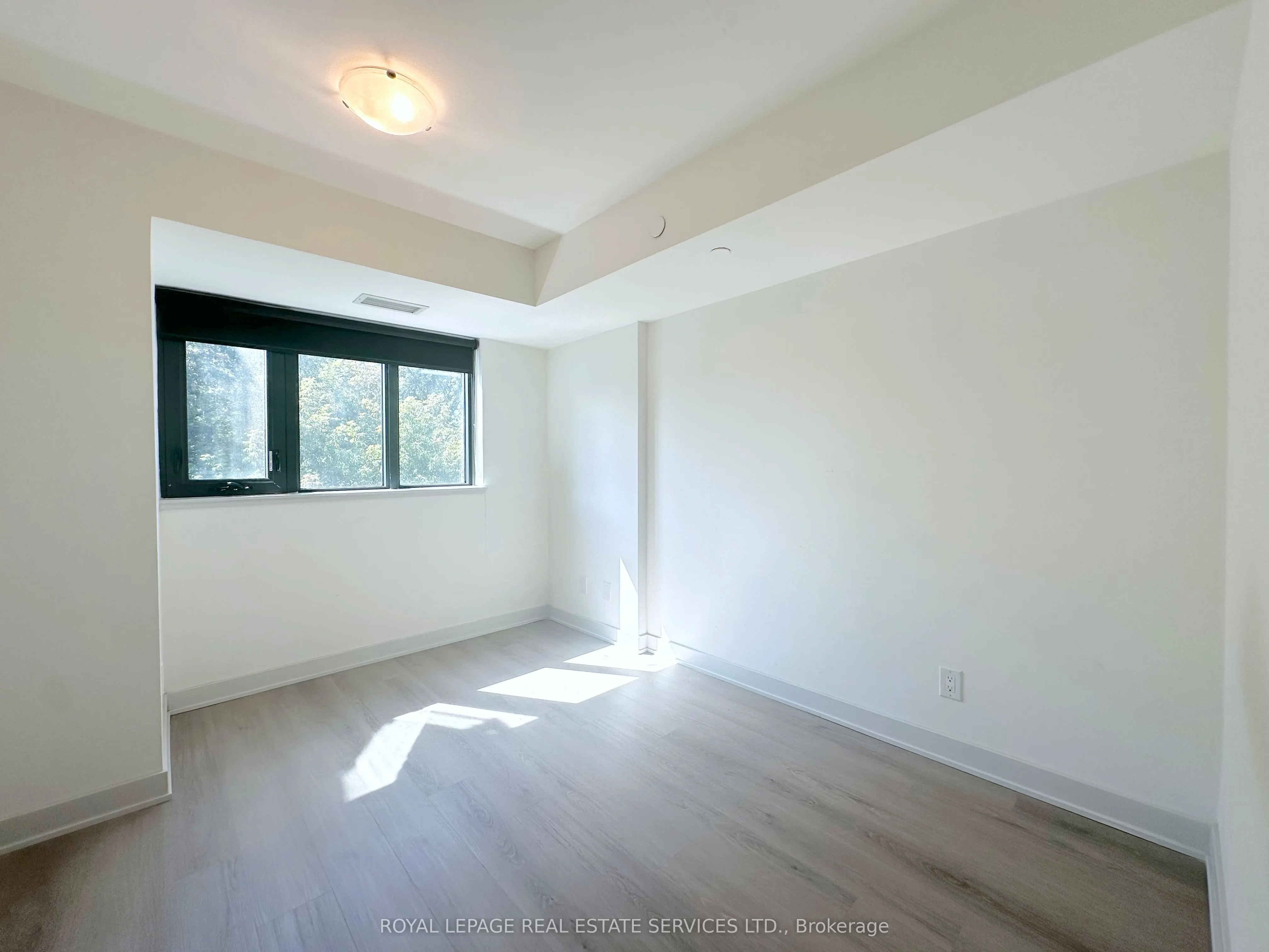 3385 Dundas Street W