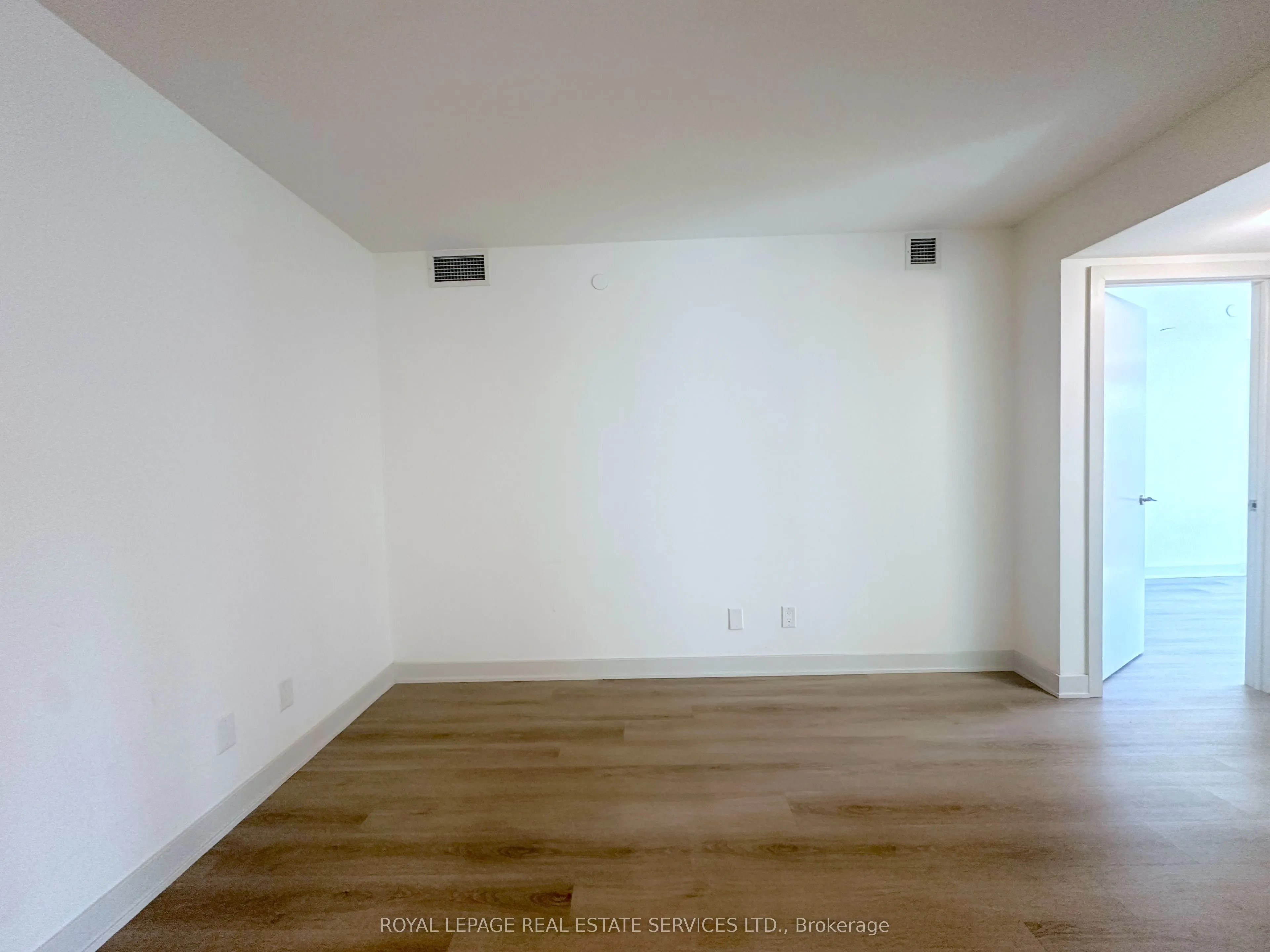 3385 Dundas Street W