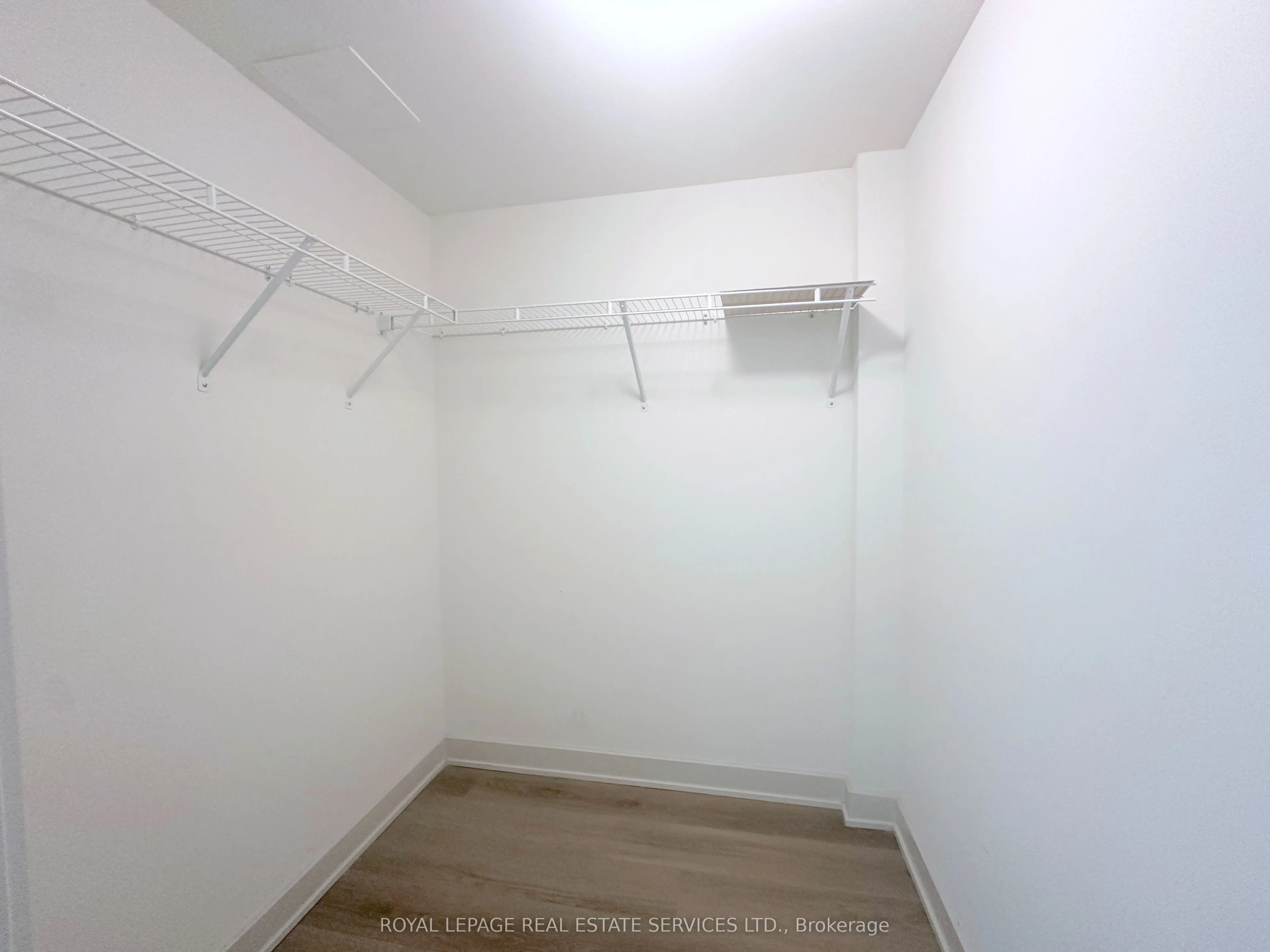 3385 Dundas Street W