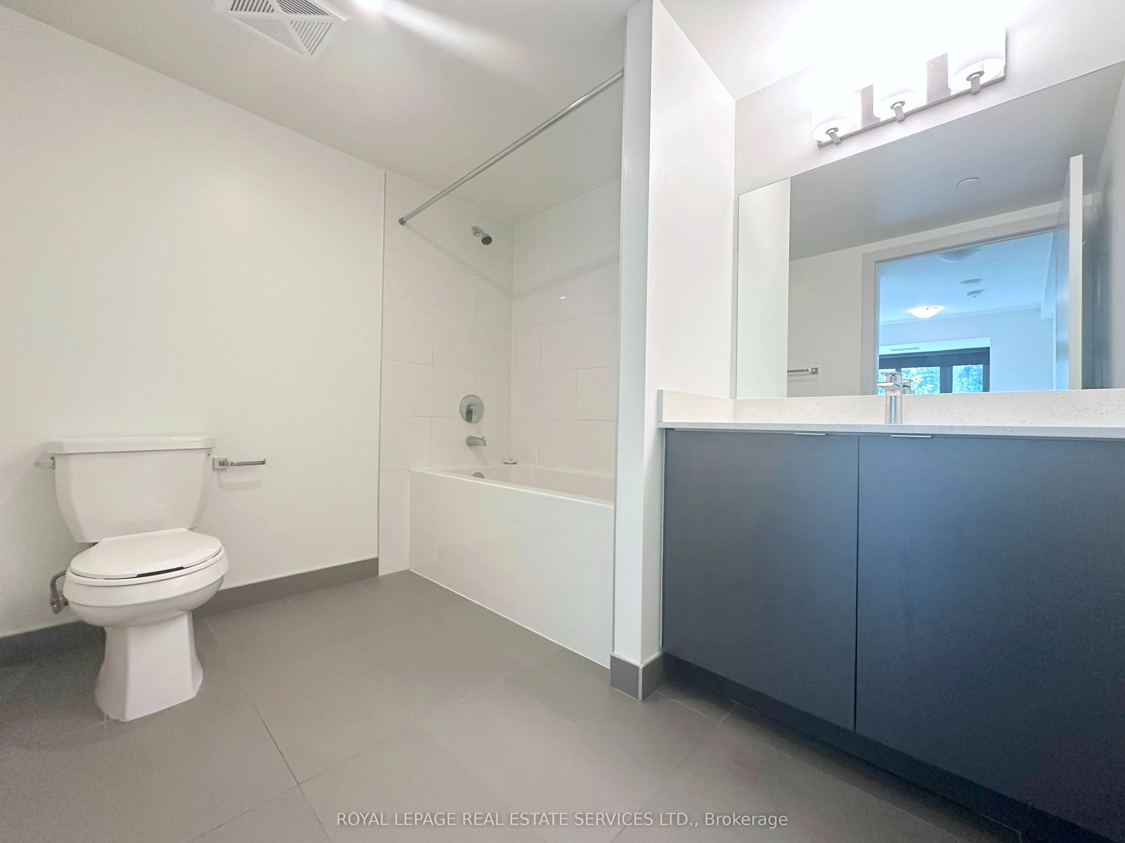 3385 Dundas Street W