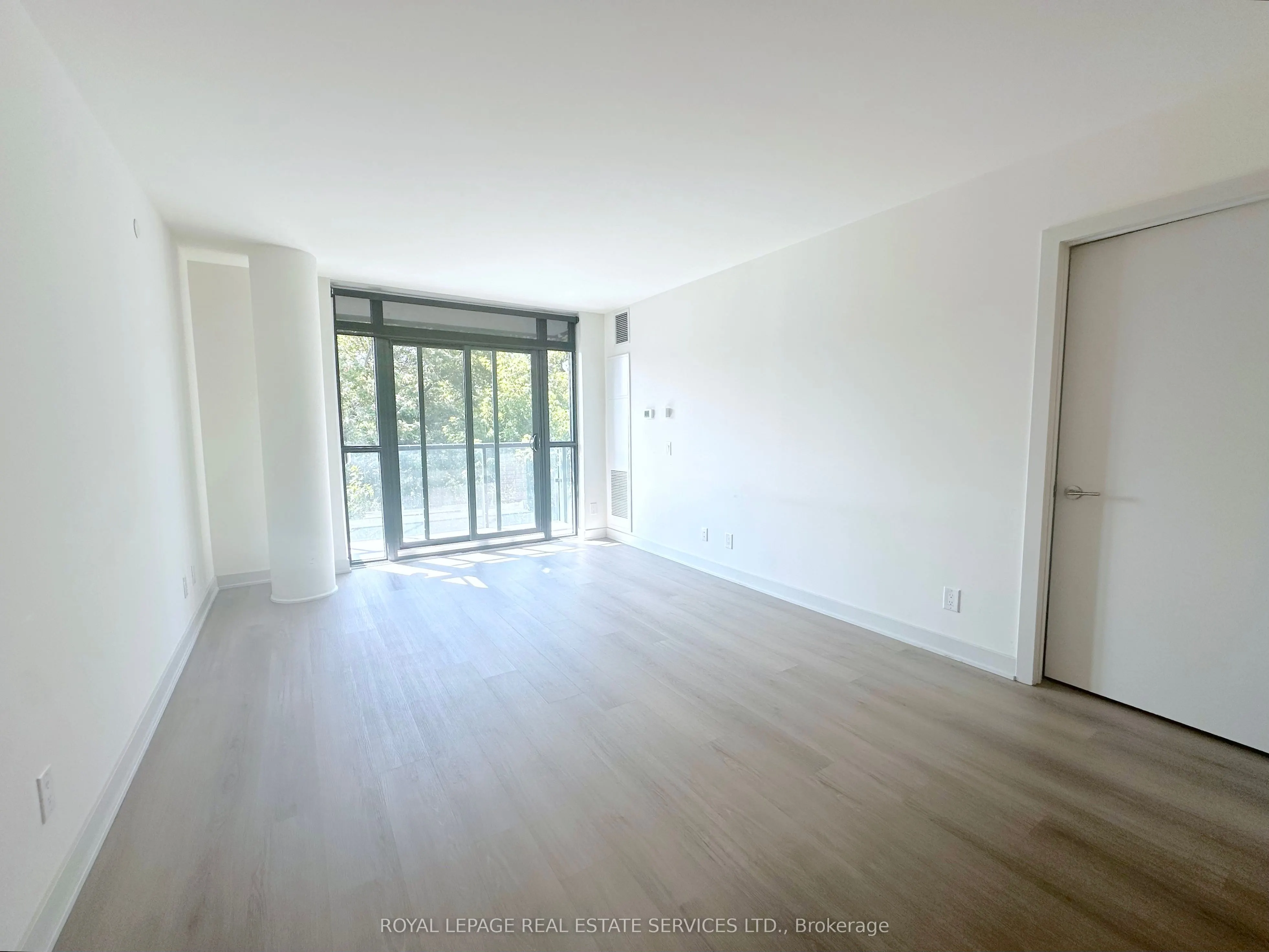 3385 Dundas Street W