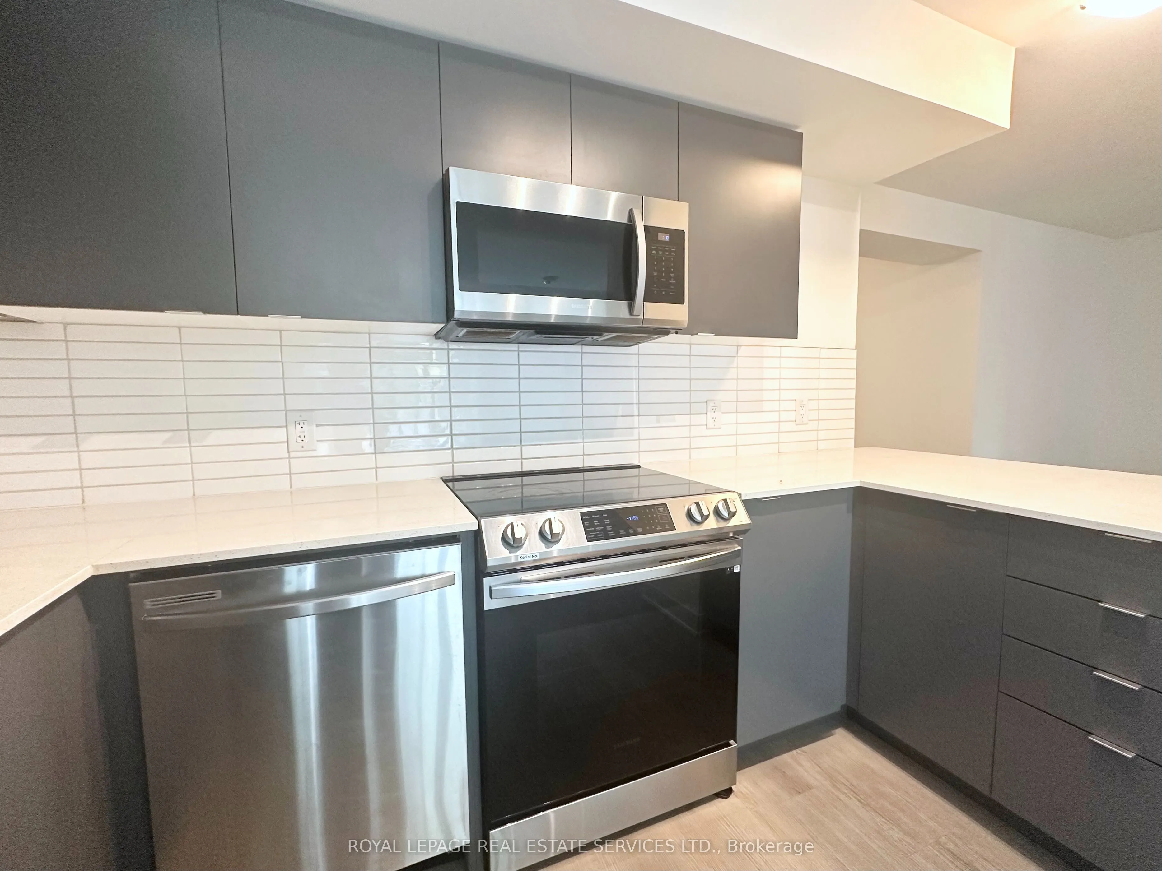 3385 Dundas Street W