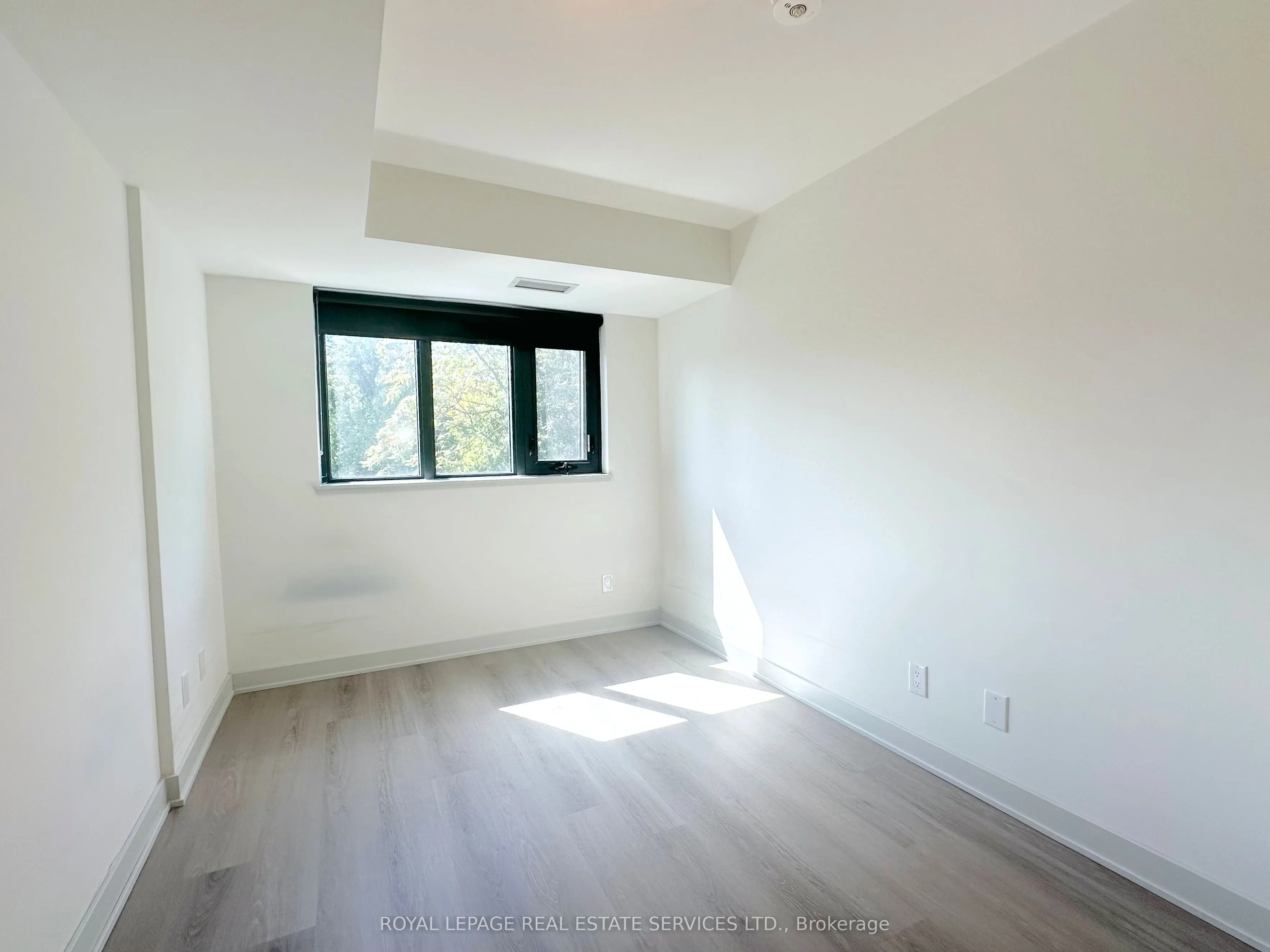 3385 Dundas Street W