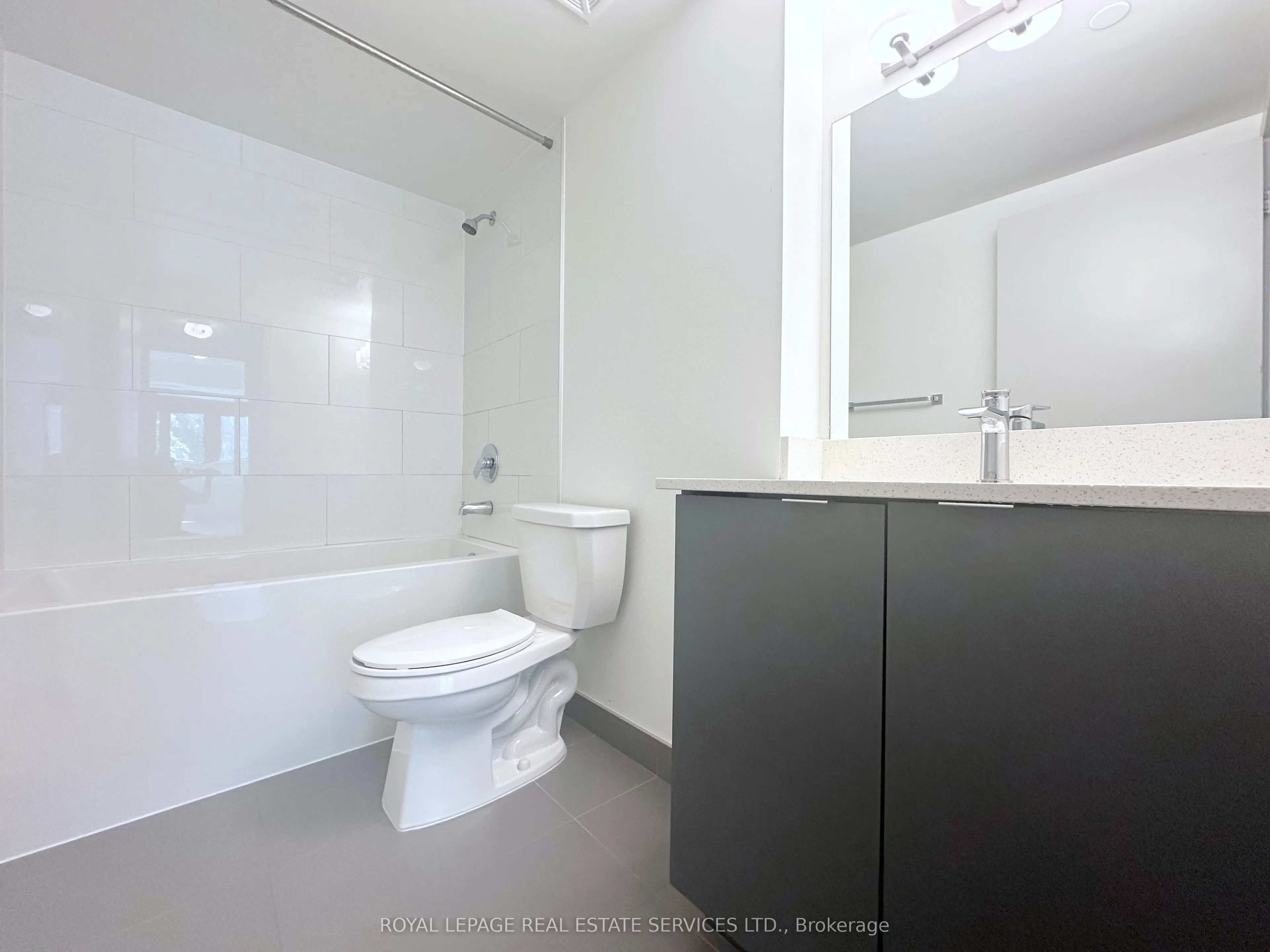 3385 Dundas Street W