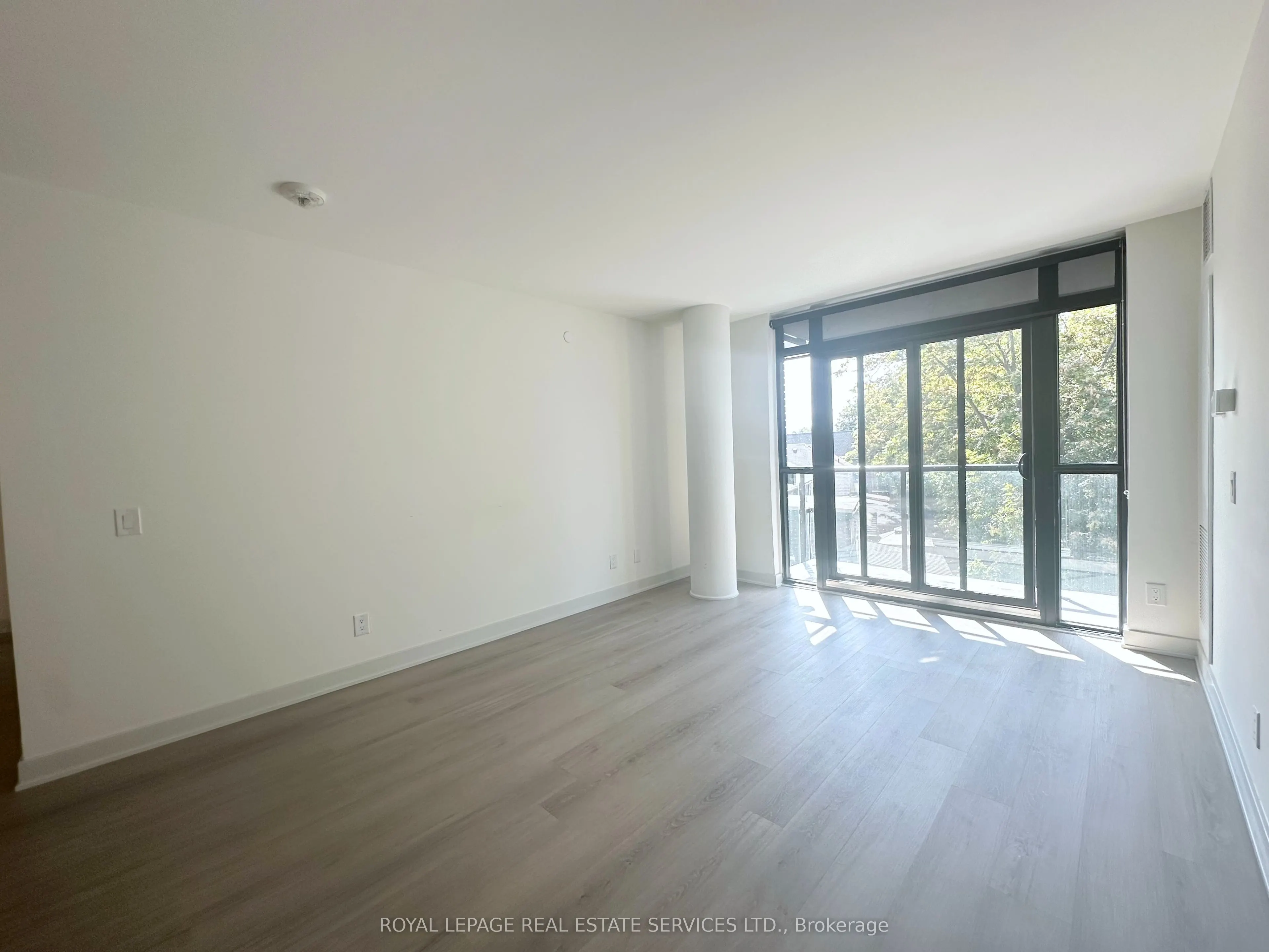 3385 Dundas Street W