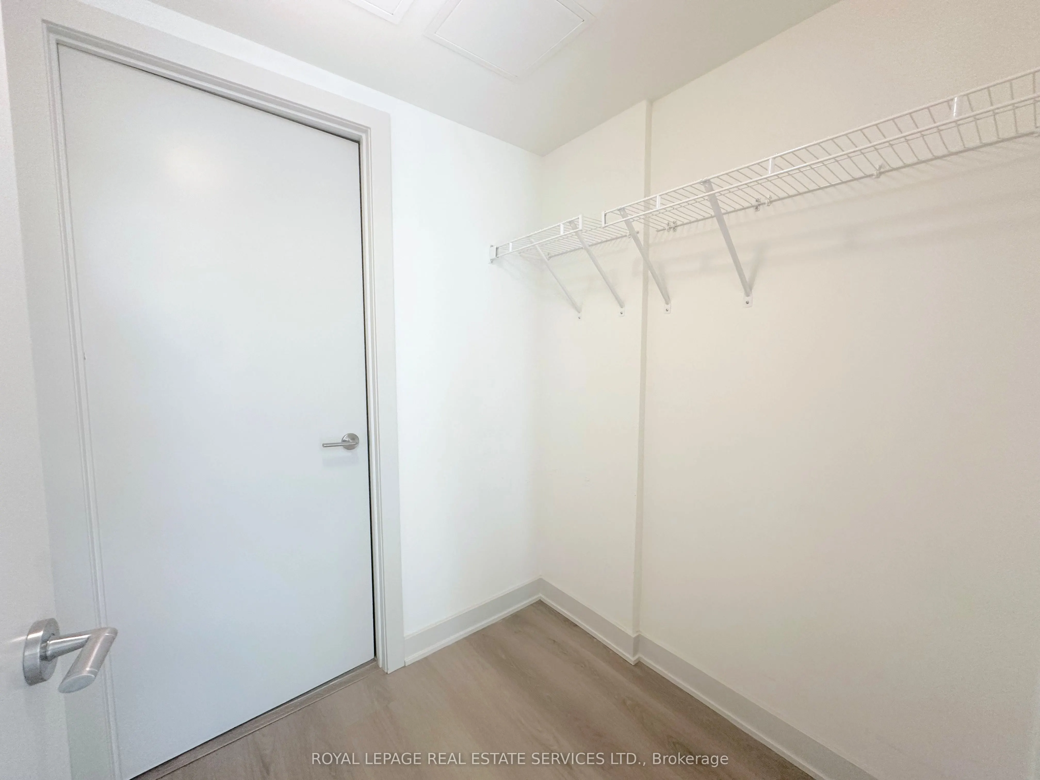 3385 Dundas Street W