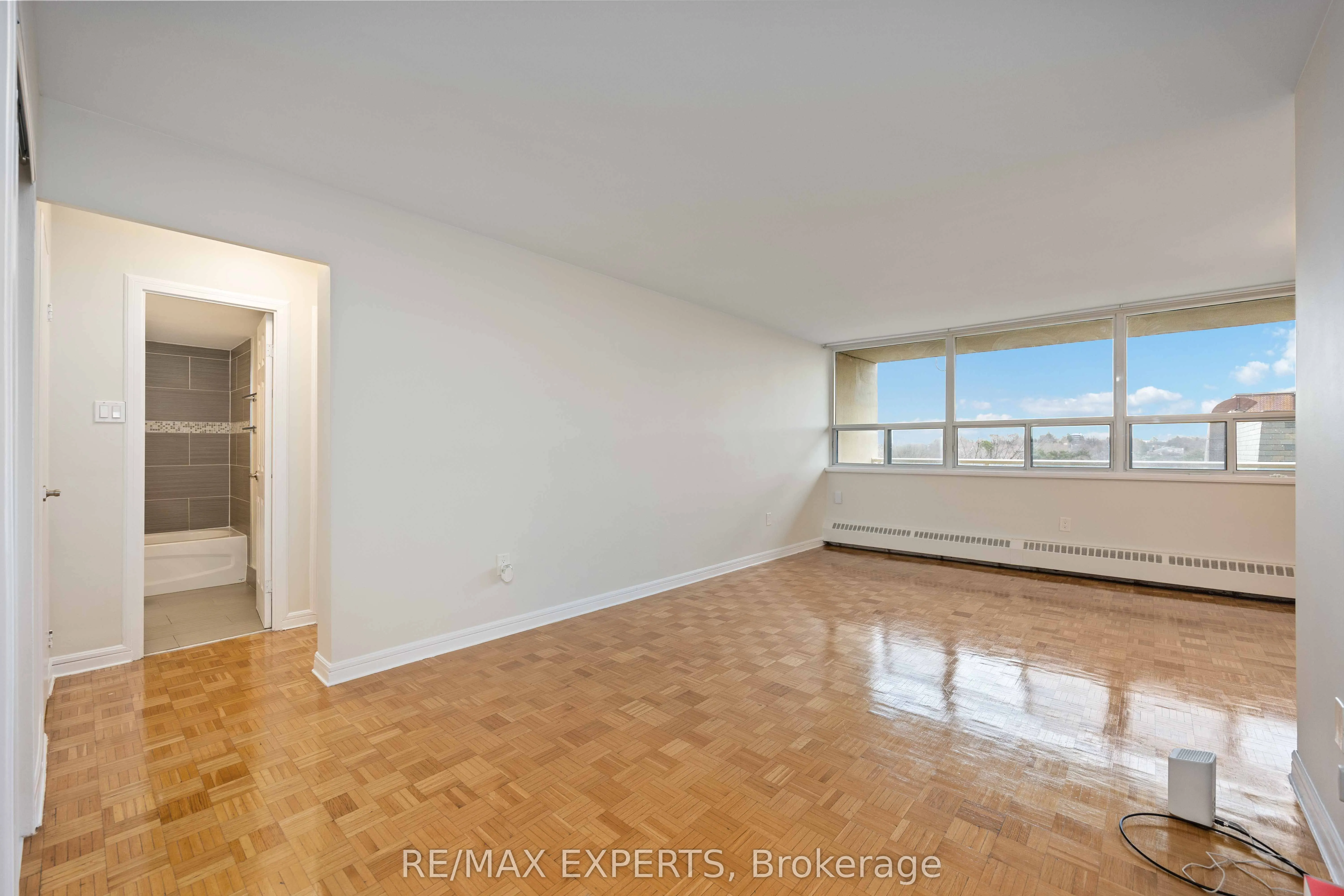 360 Ridelle Avenue, #612