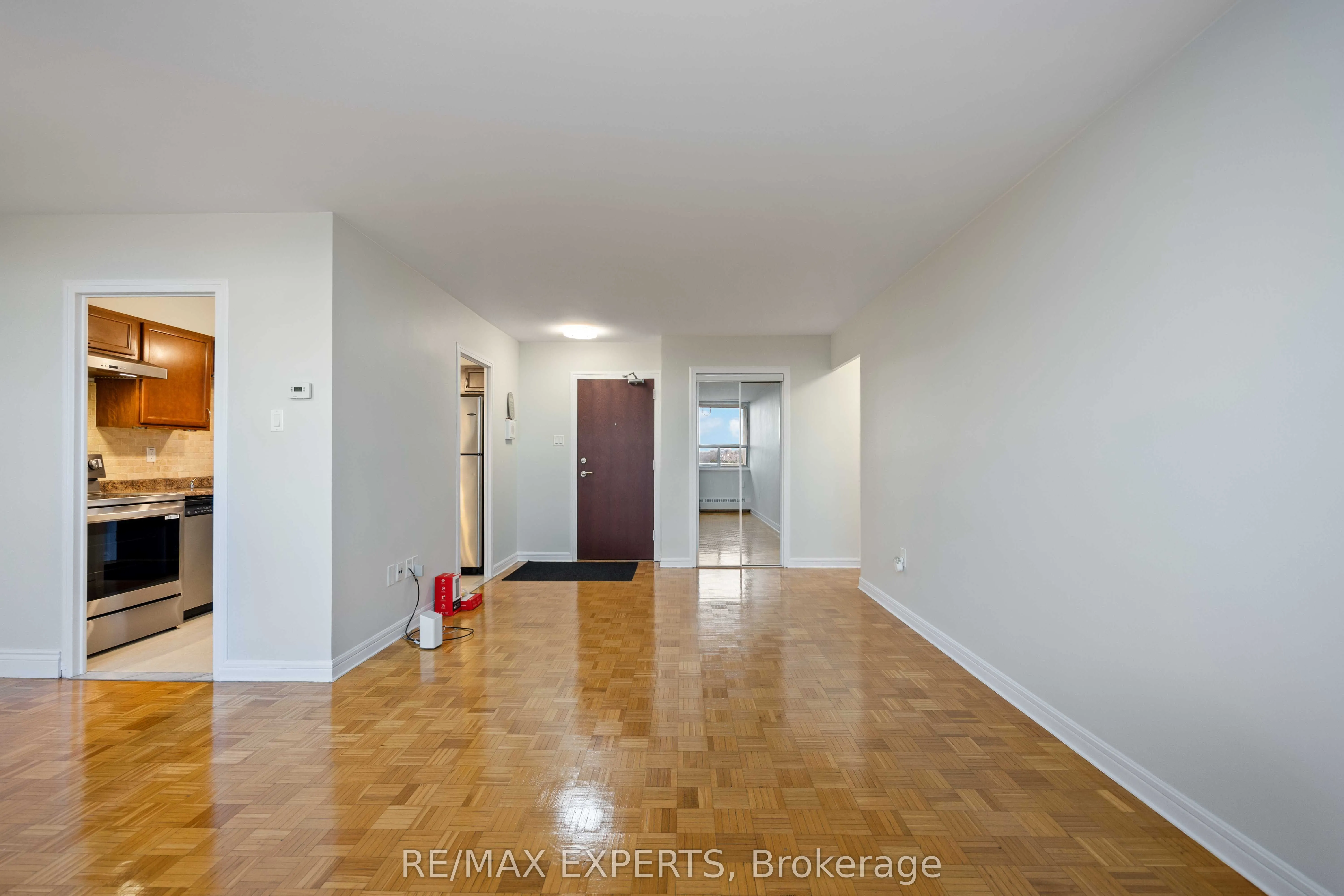 360 Ridelle Avenue, #612