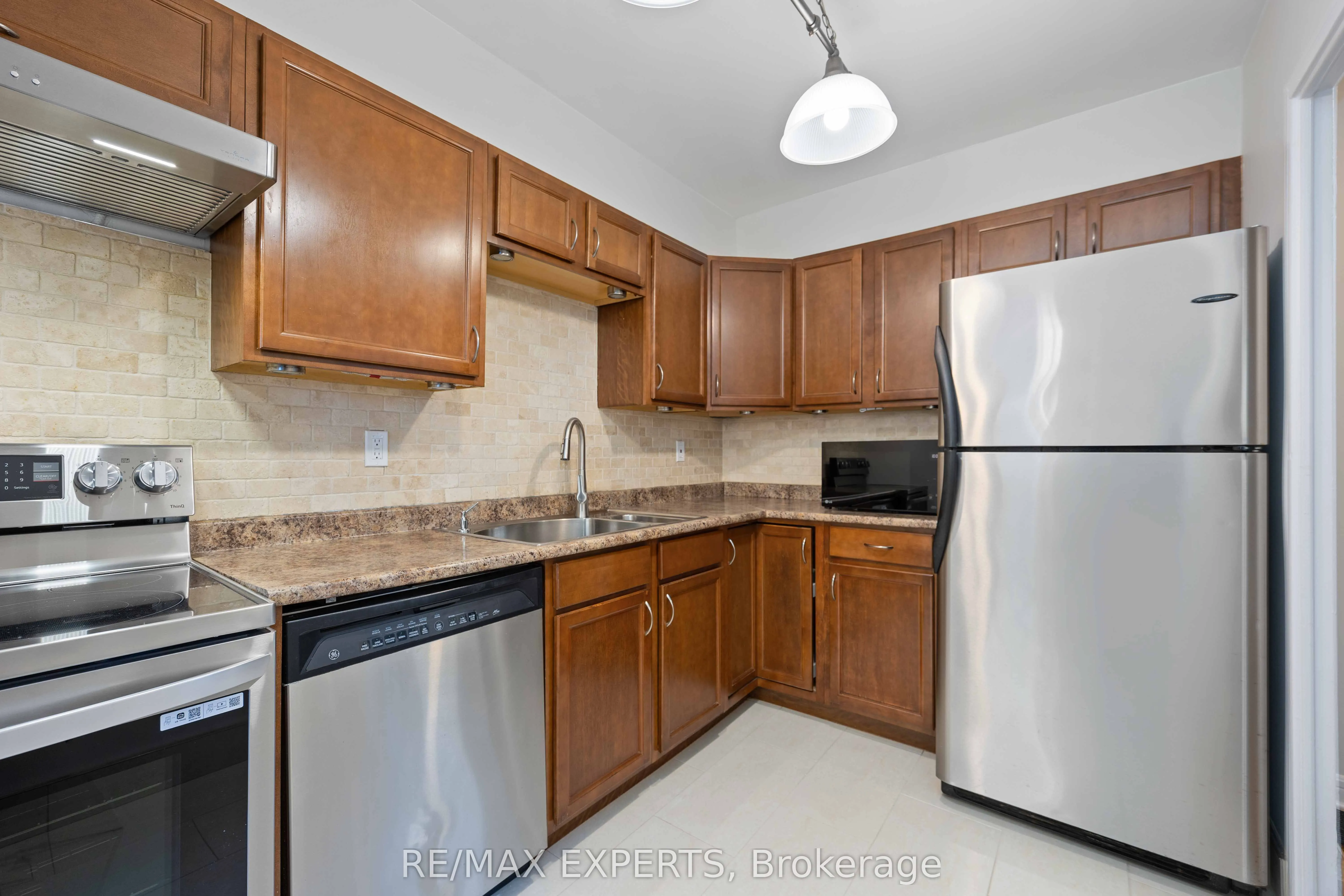 360 Ridelle Avenue, #612