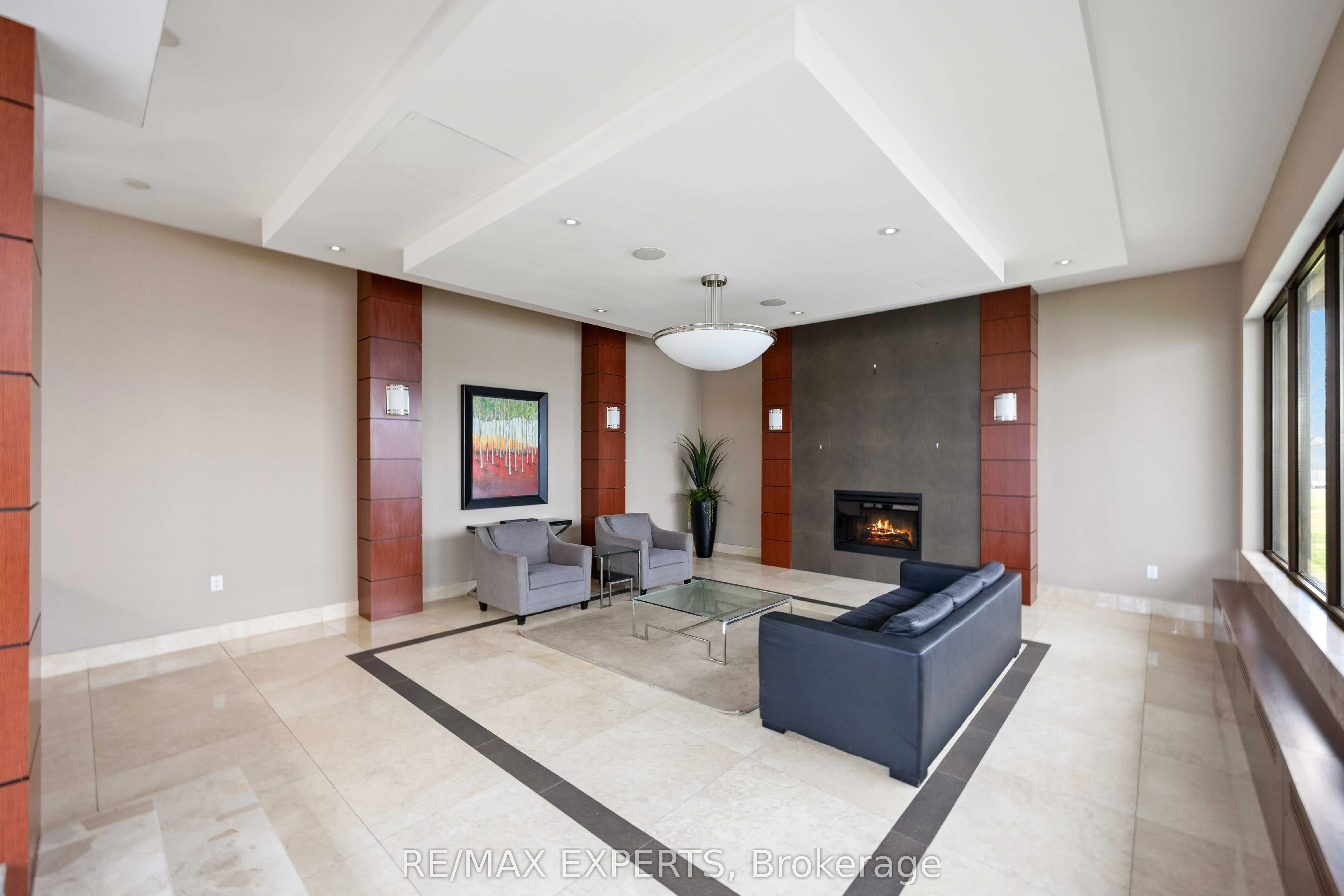 360 Ridelle Avenue, #612