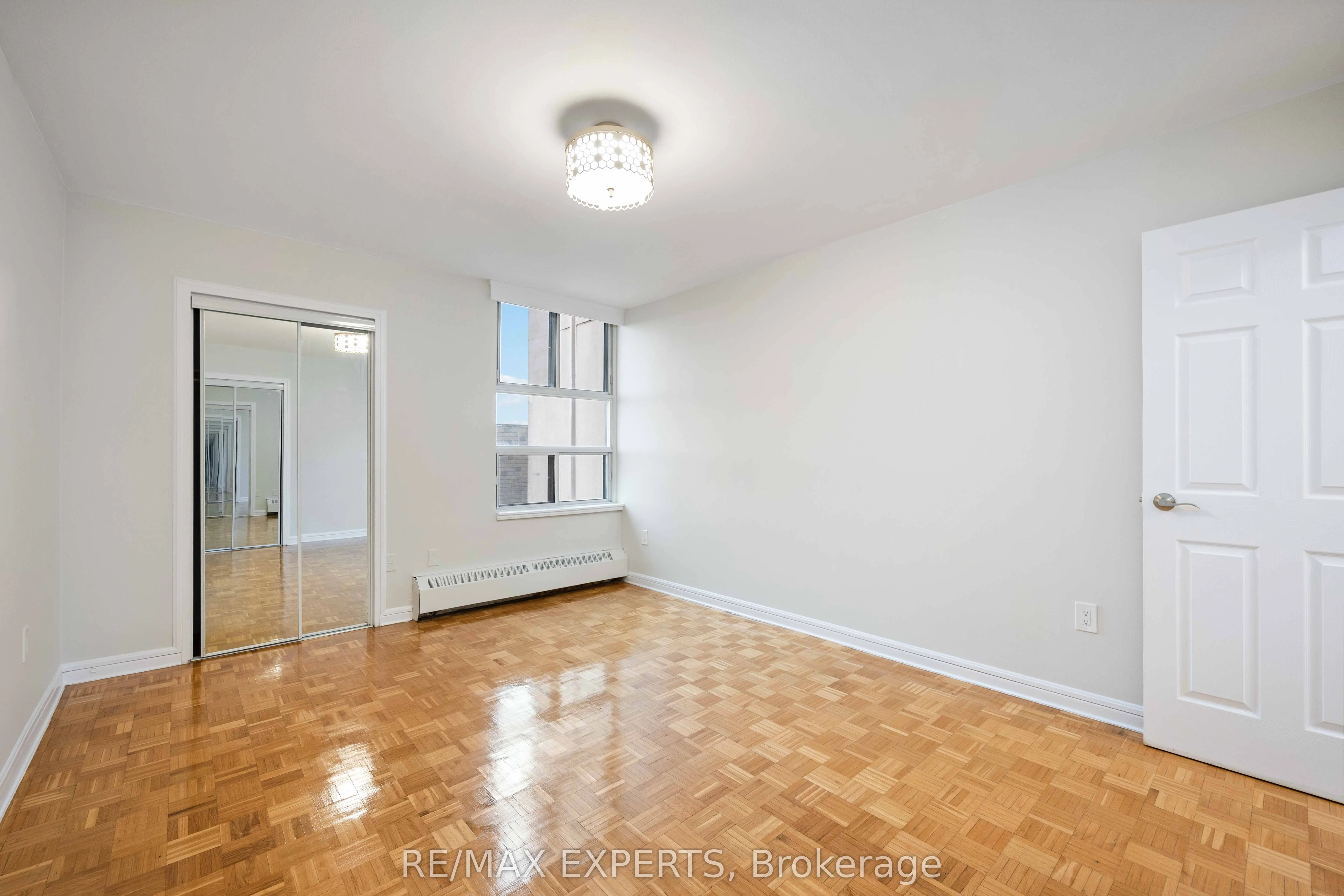 360 Ridelle Avenue, #612