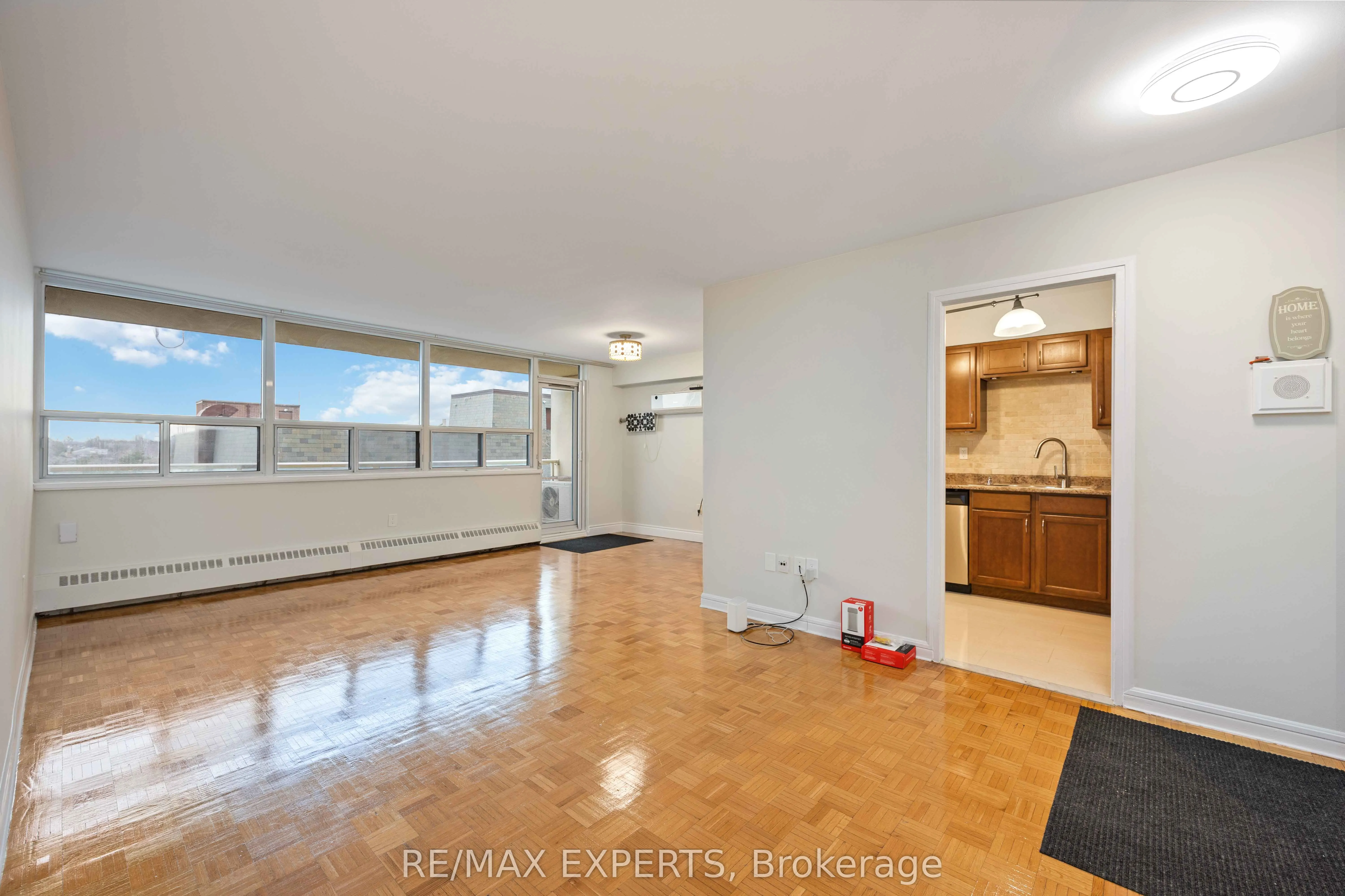 360 Ridelle Avenue, #612