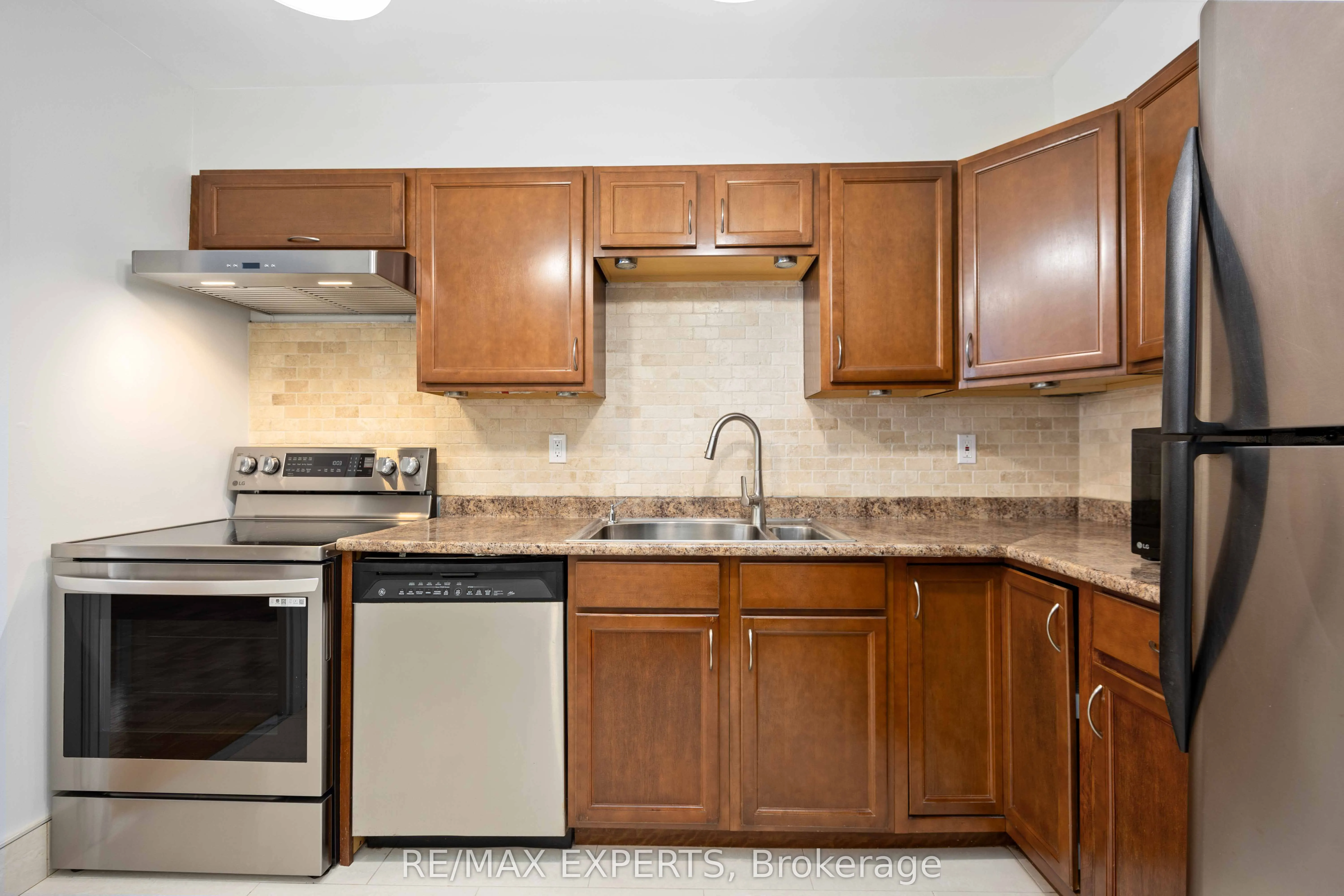 360 Ridelle Avenue, #612