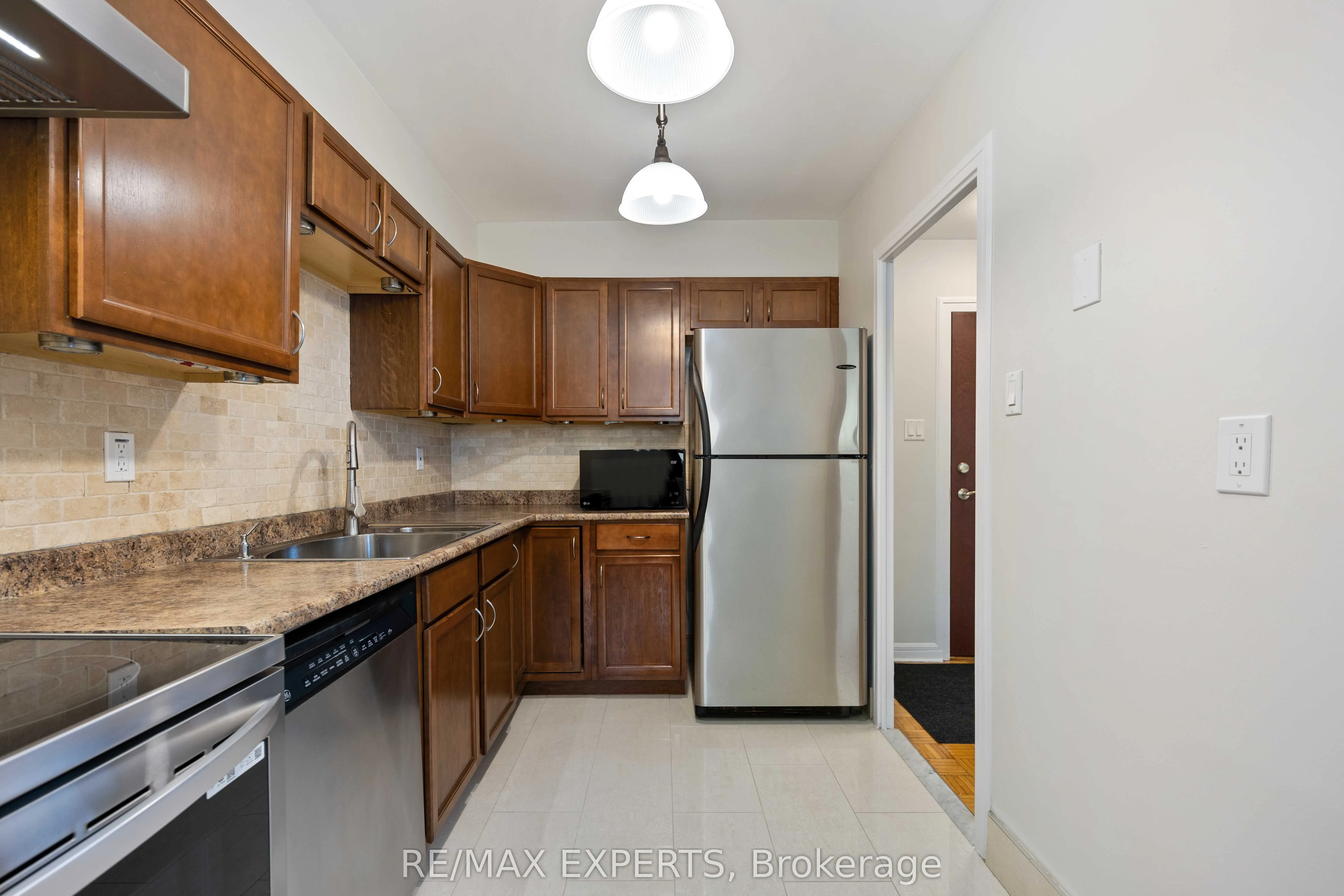 360 Ridelle Avenue, #612