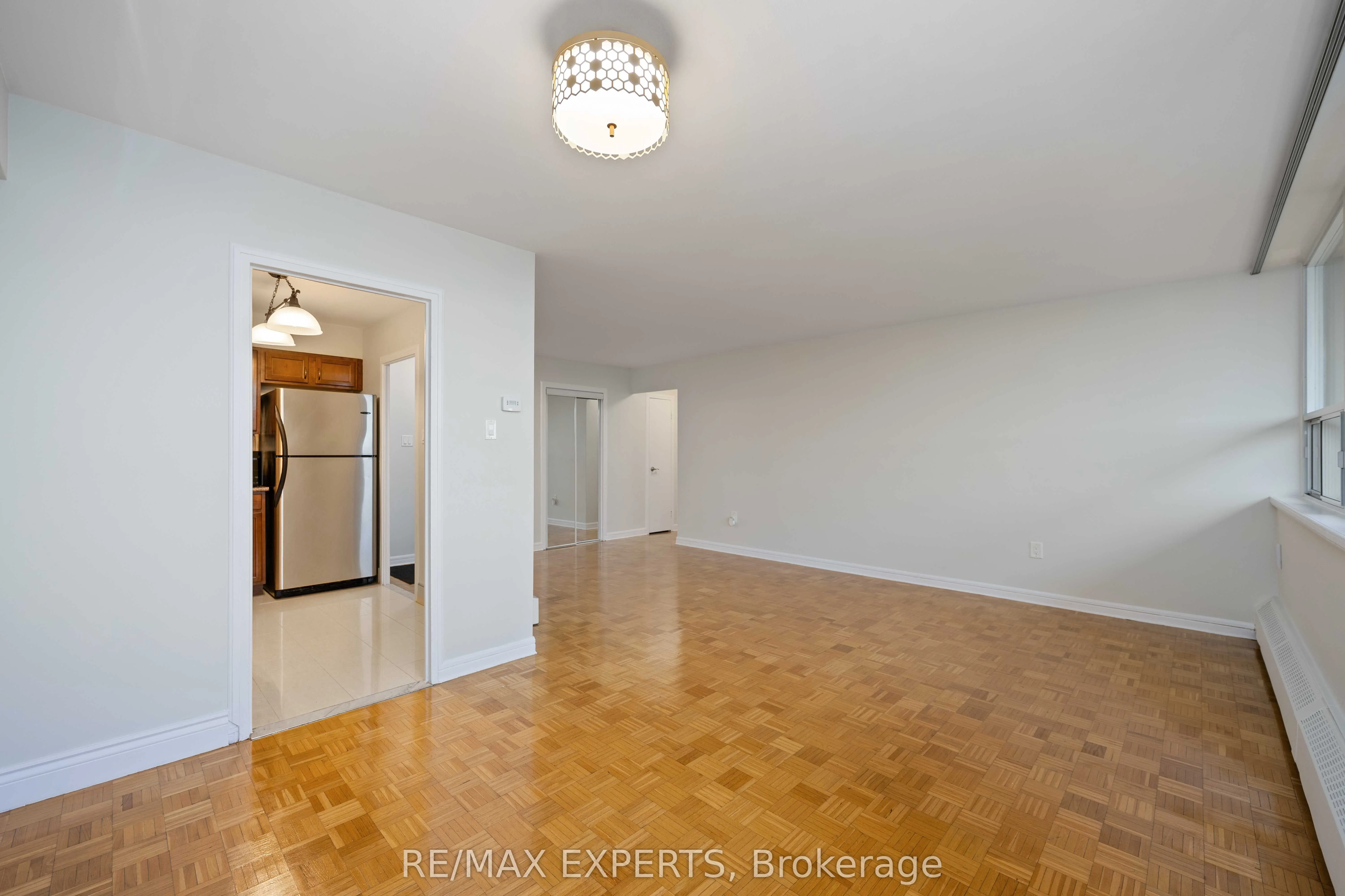 360 Ridelle Avenue, #612