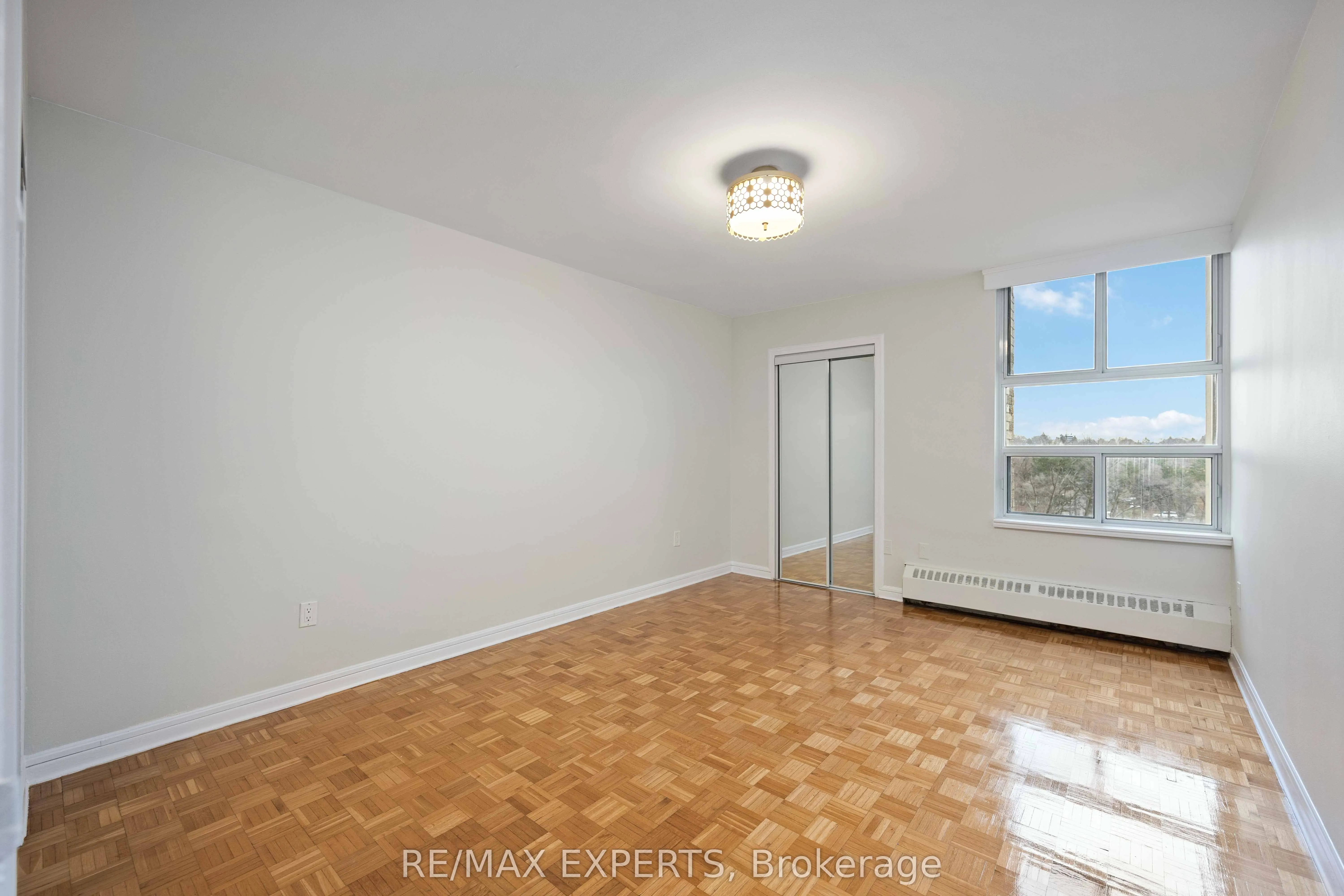 360 Ridelle Avenue, #612
