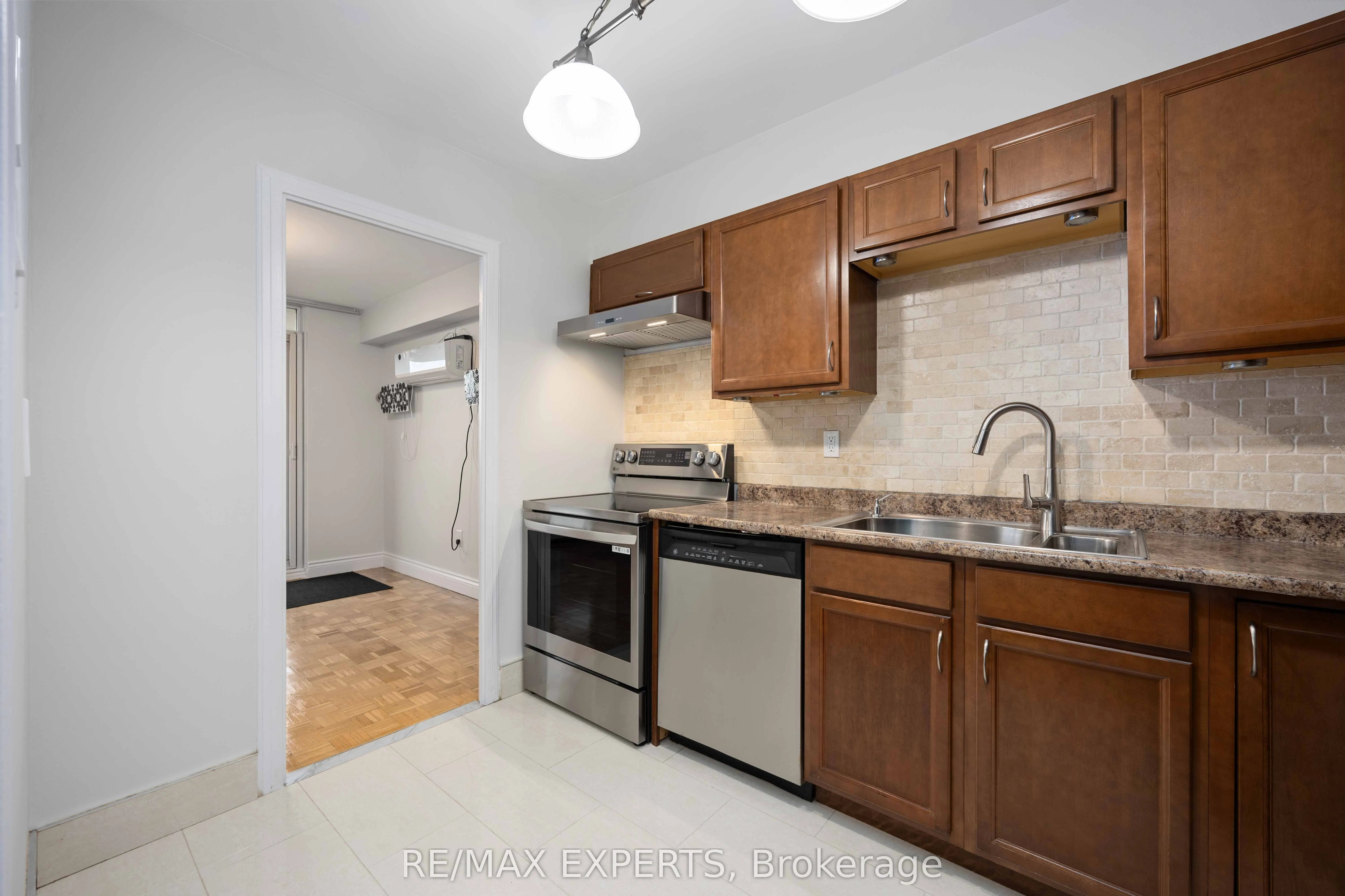 360 Ridelle Avenue, #612
