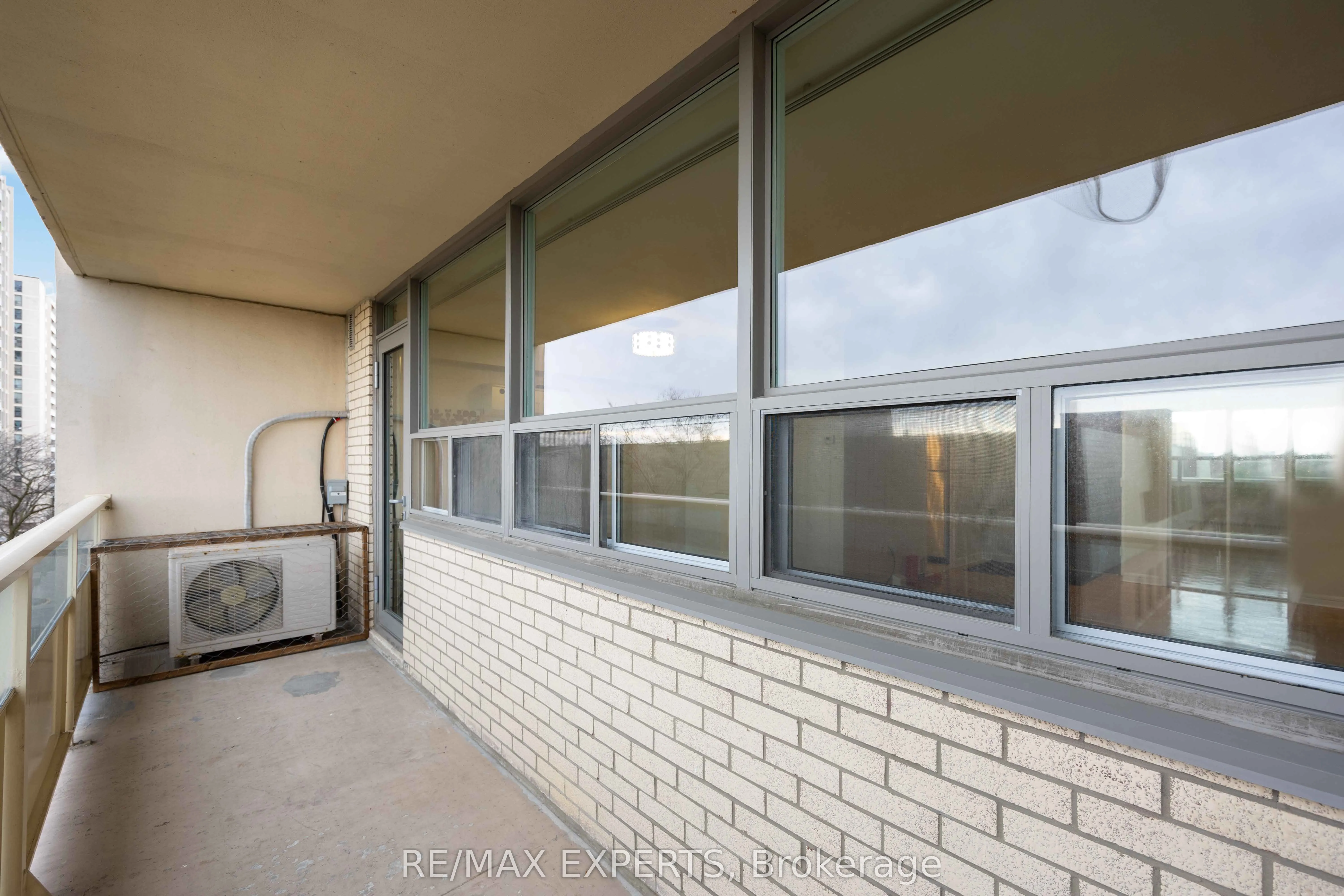 360 Ridelle Avenue, #612