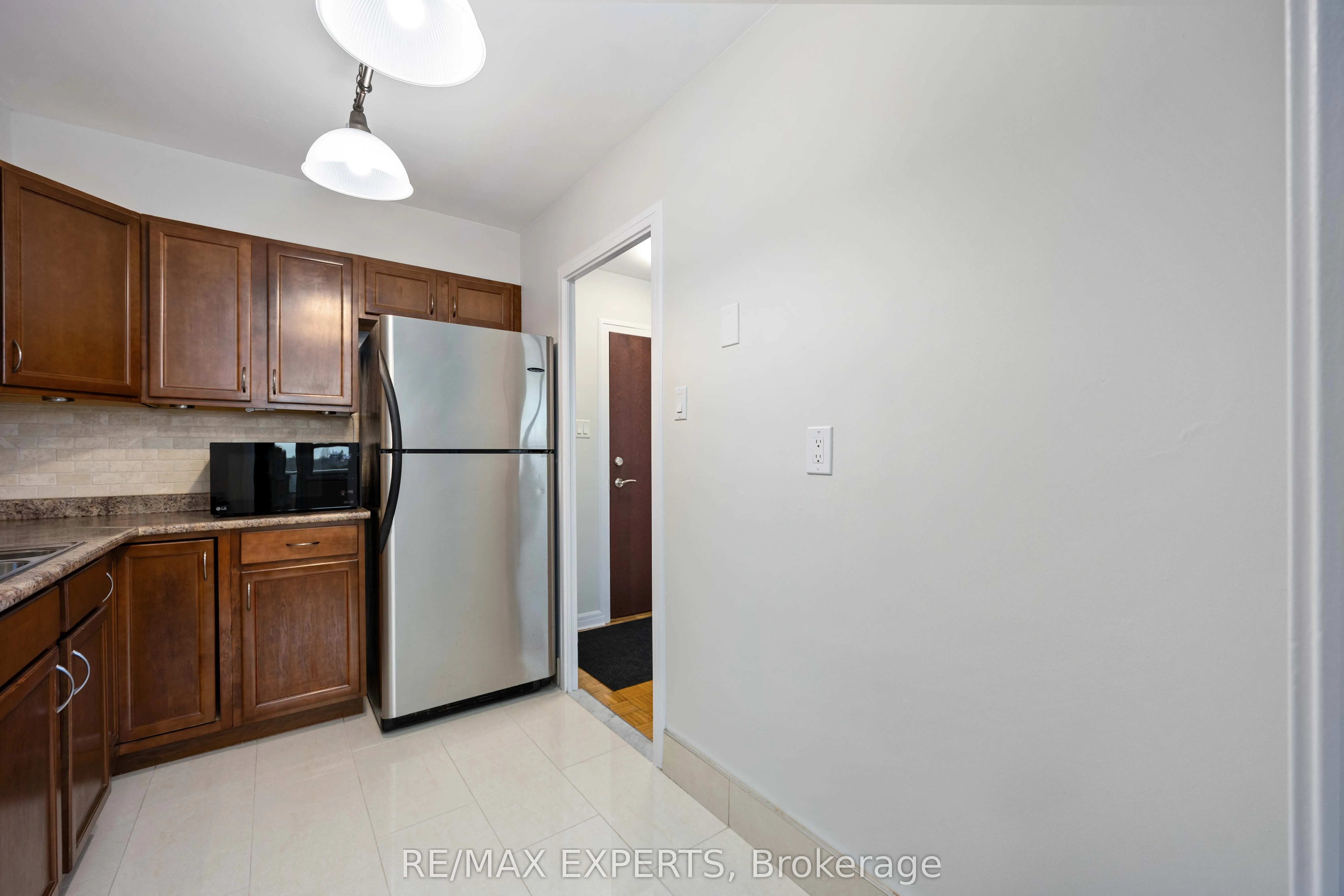 360 Ridelle Avenue, #612
